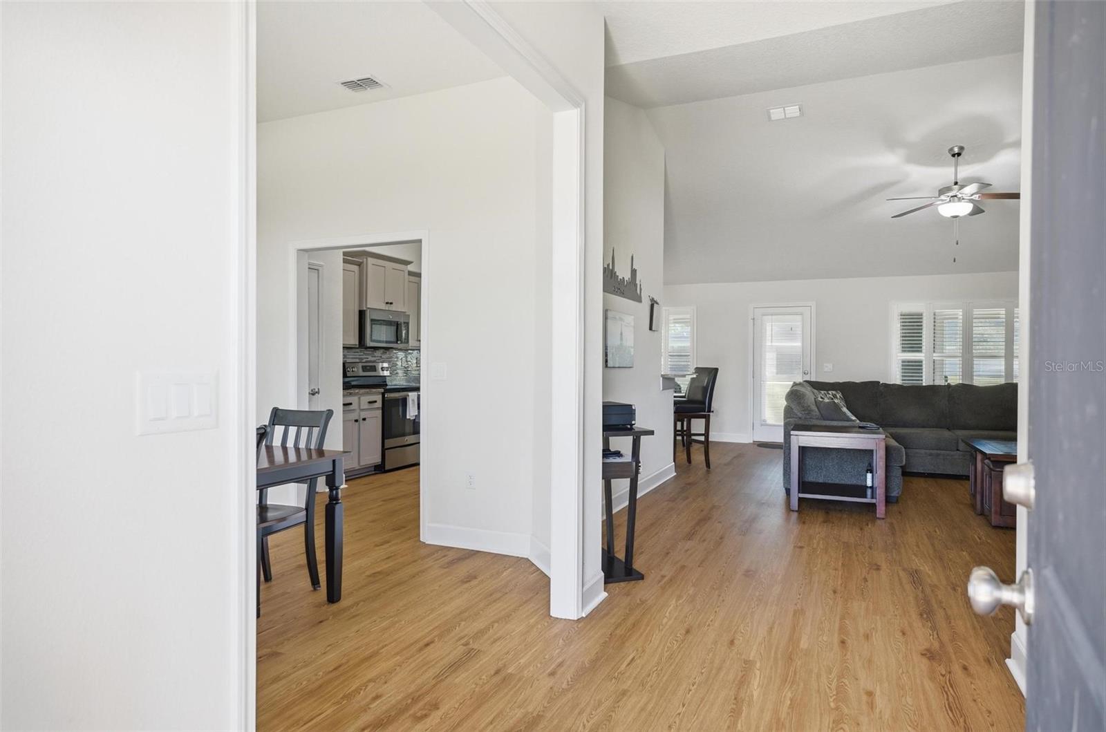 Image 8 of 72 For 18 Eagle Lake Drive