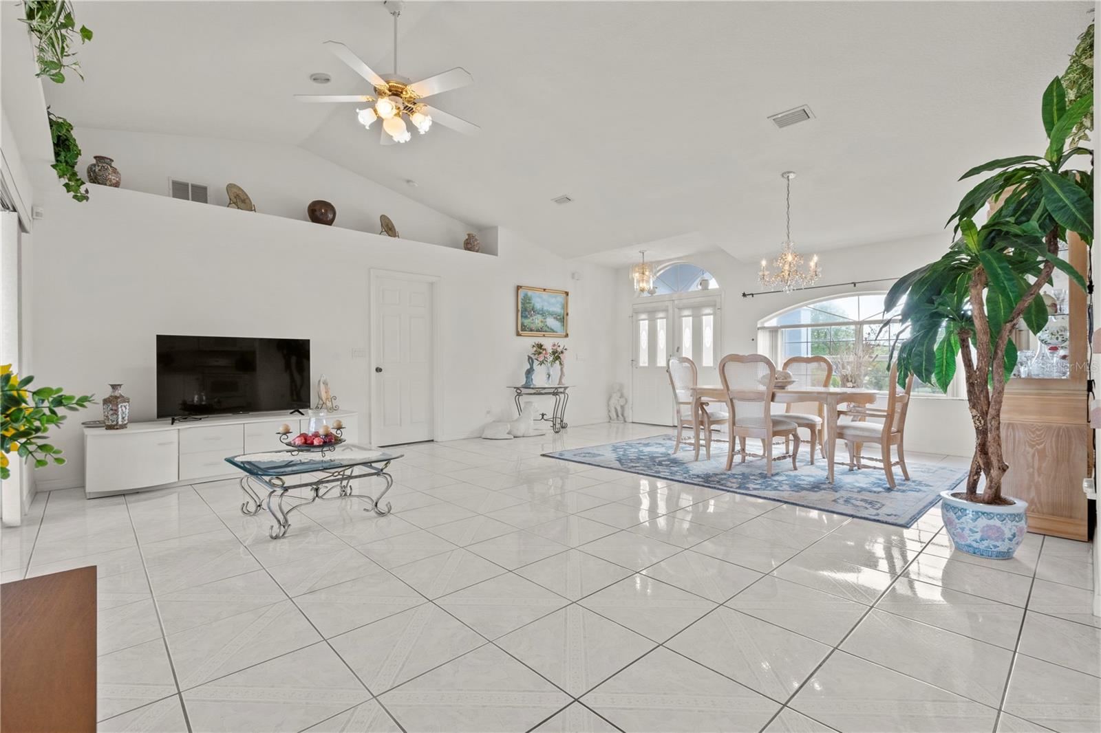 Image 6 of 36 For 28 Fairhill Lane