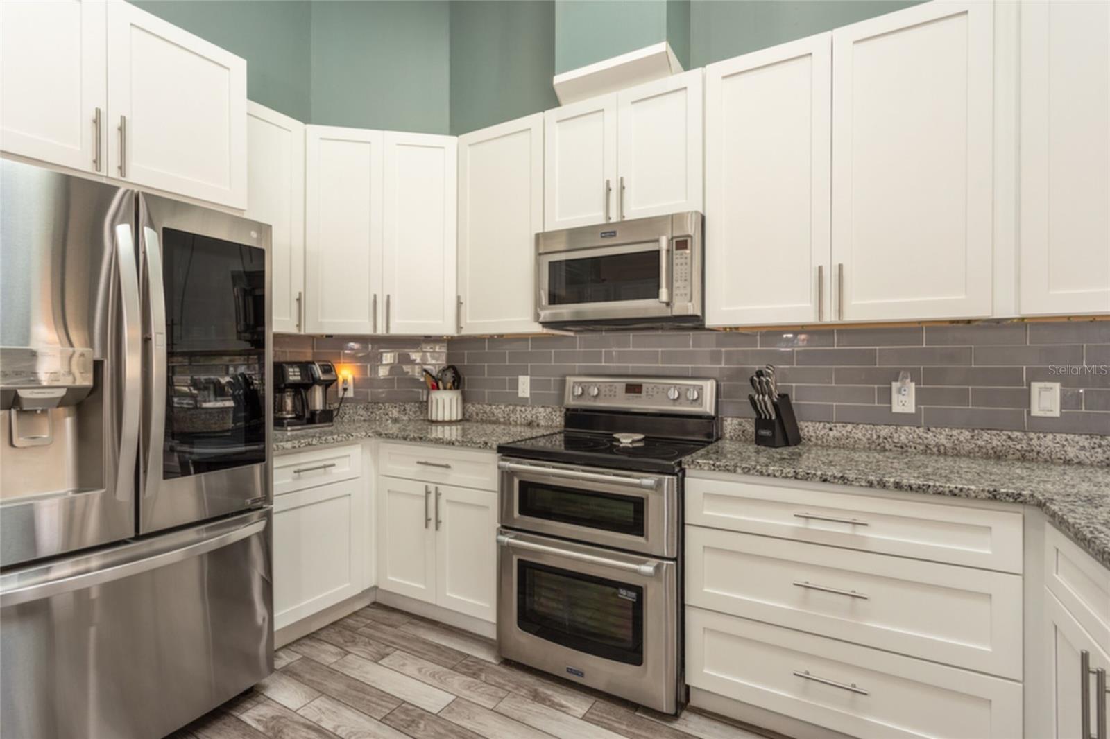 Image 10 of 33 For 18 Classic Court S