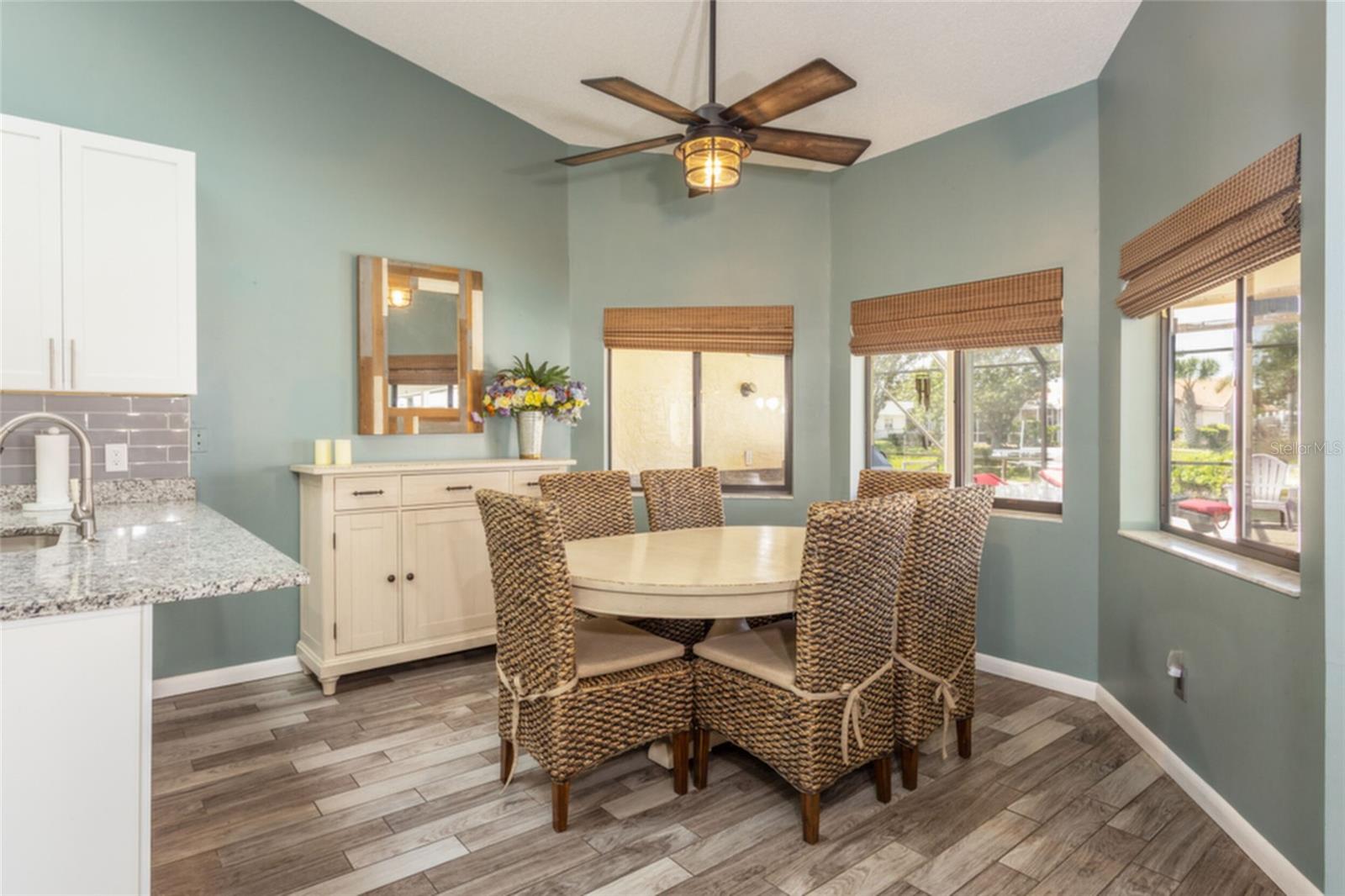 Image 12 of 33 For 18 Classic Court S