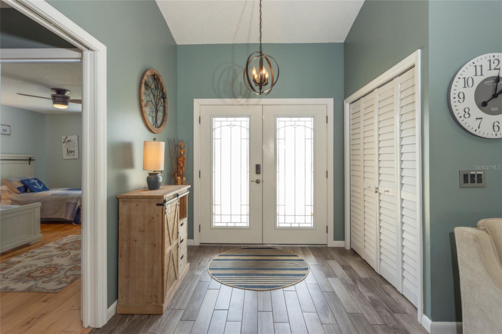 Image 16 of 33 For 18 Classic Court S