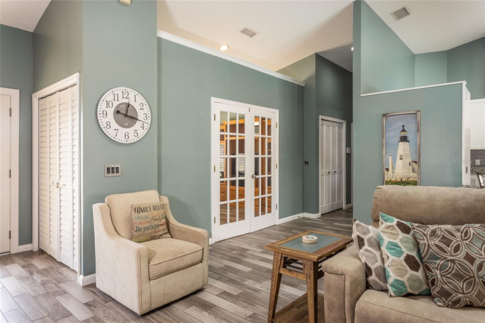 Image 17 of 33 For 18 Classic Court S