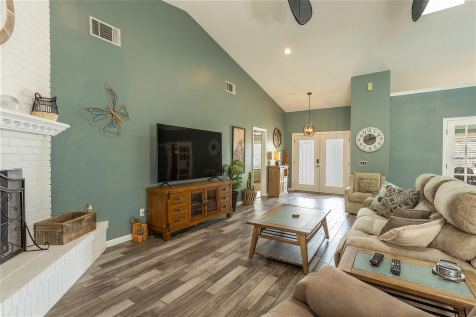 Image 18 of 33 For 18 Classic Court S