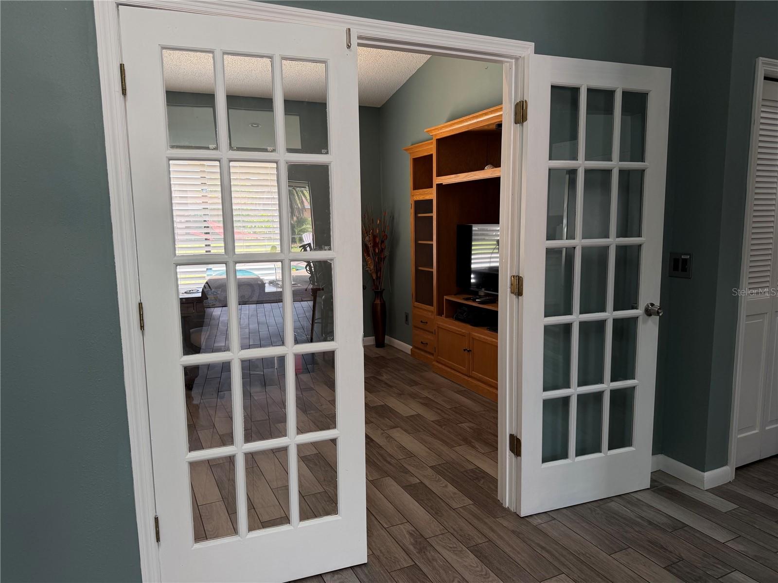 Image 19 of 33 For 18 Classic Court S