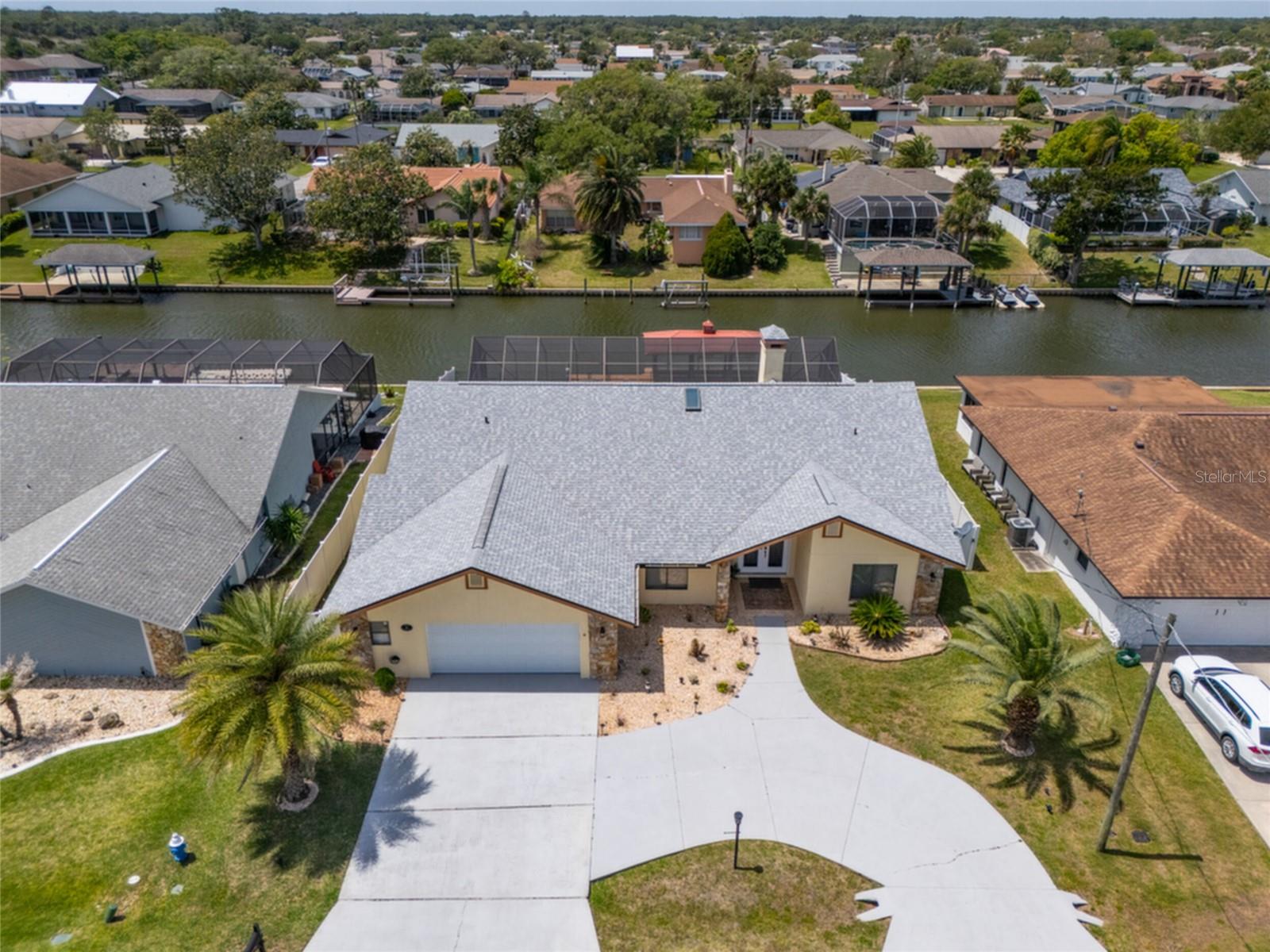 Image 2 of 33 For 18 Classic Court S