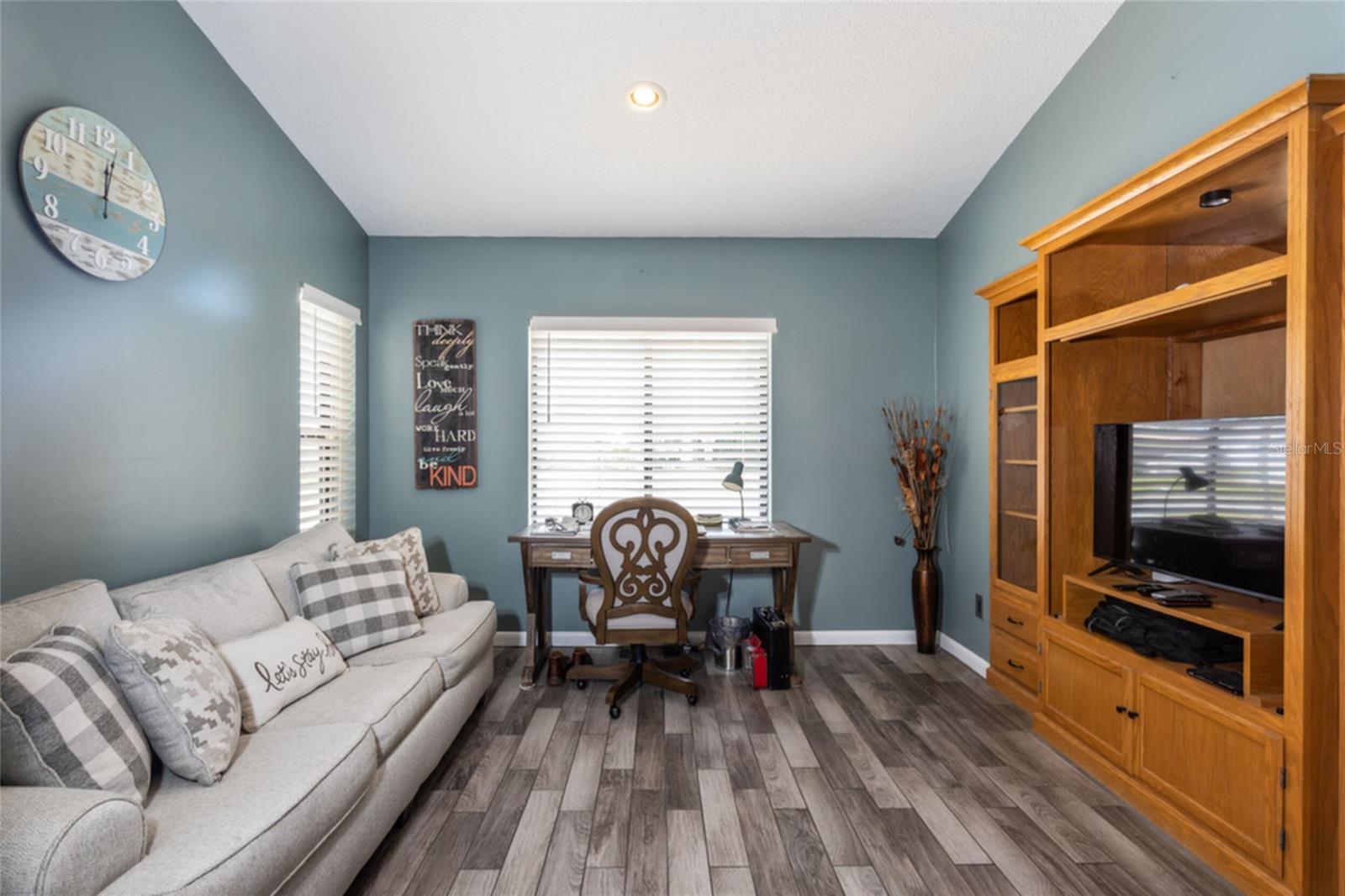 Image 20 of 33 For 18 Classic Court S