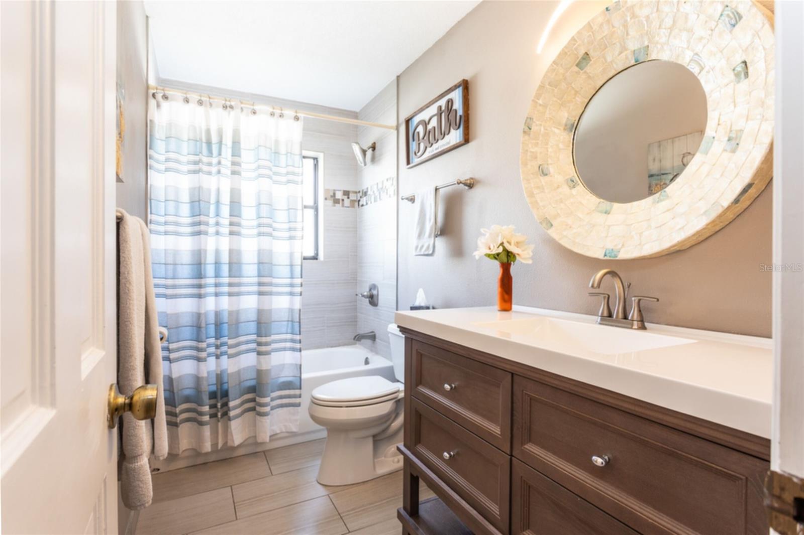 Image 21 of 33 For 18 Classic Court S