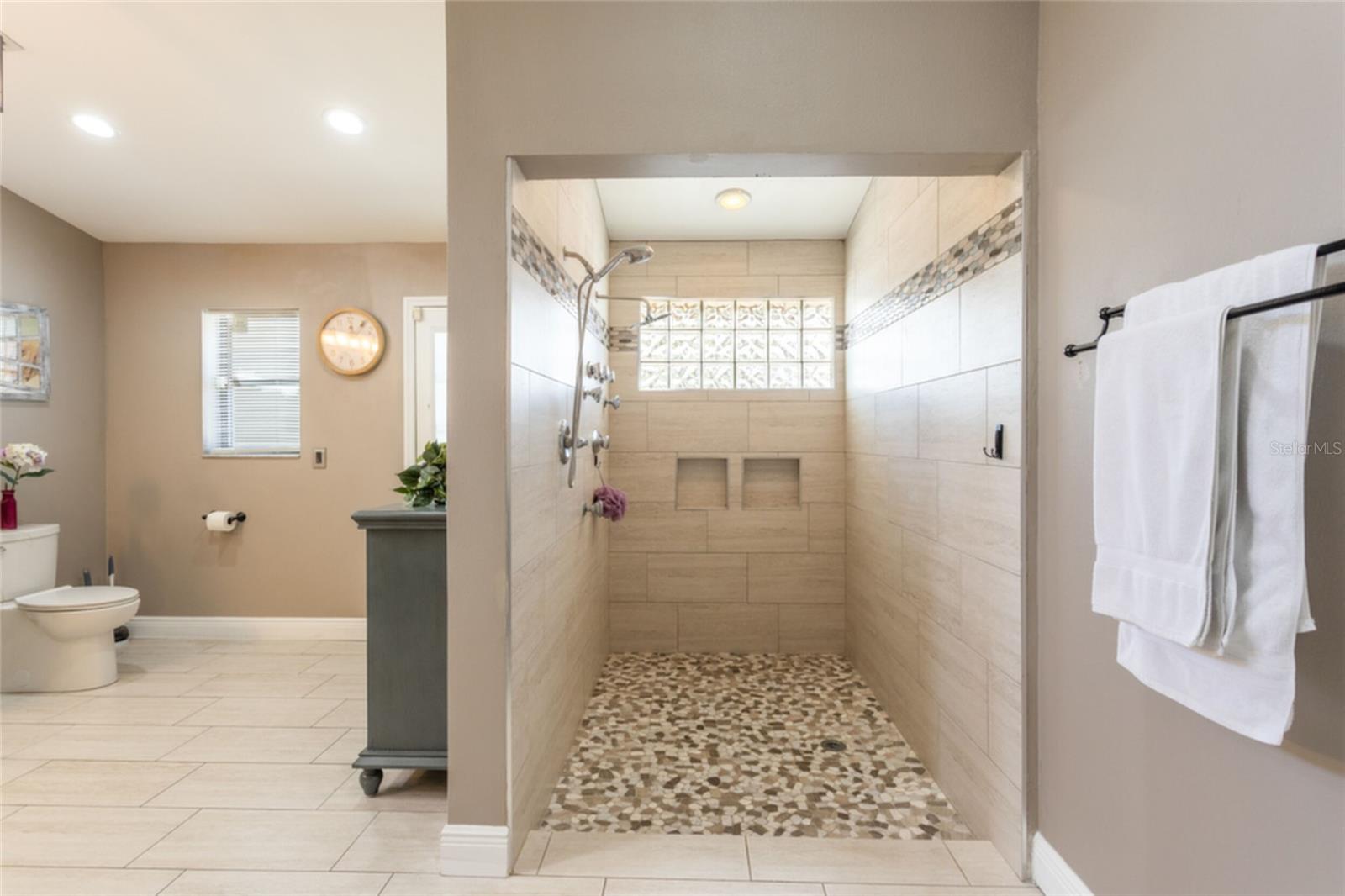 Image 24 of 33 For 18 Classic Court S