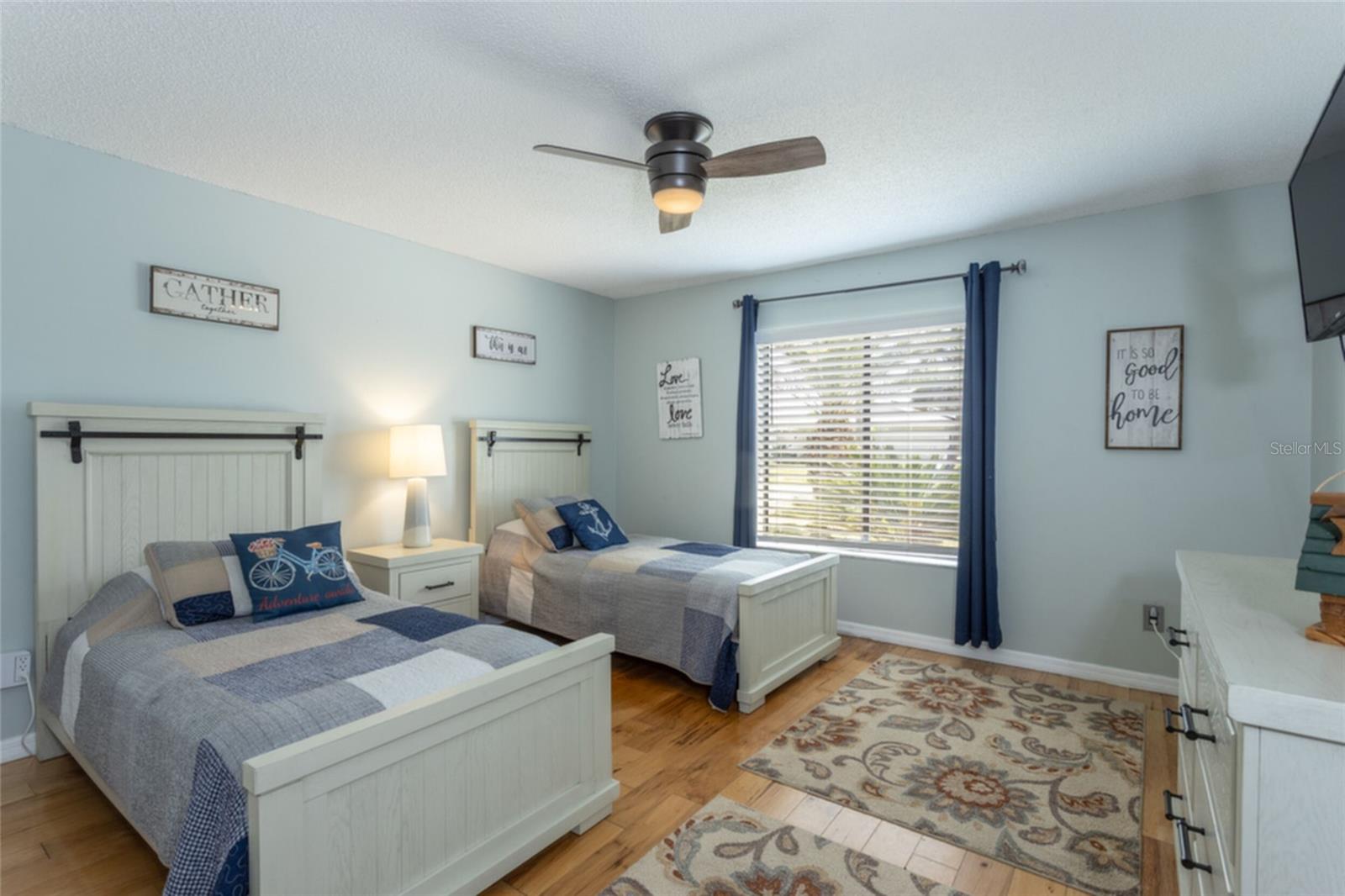 Image 25 of 33 For 18 Classic Court S