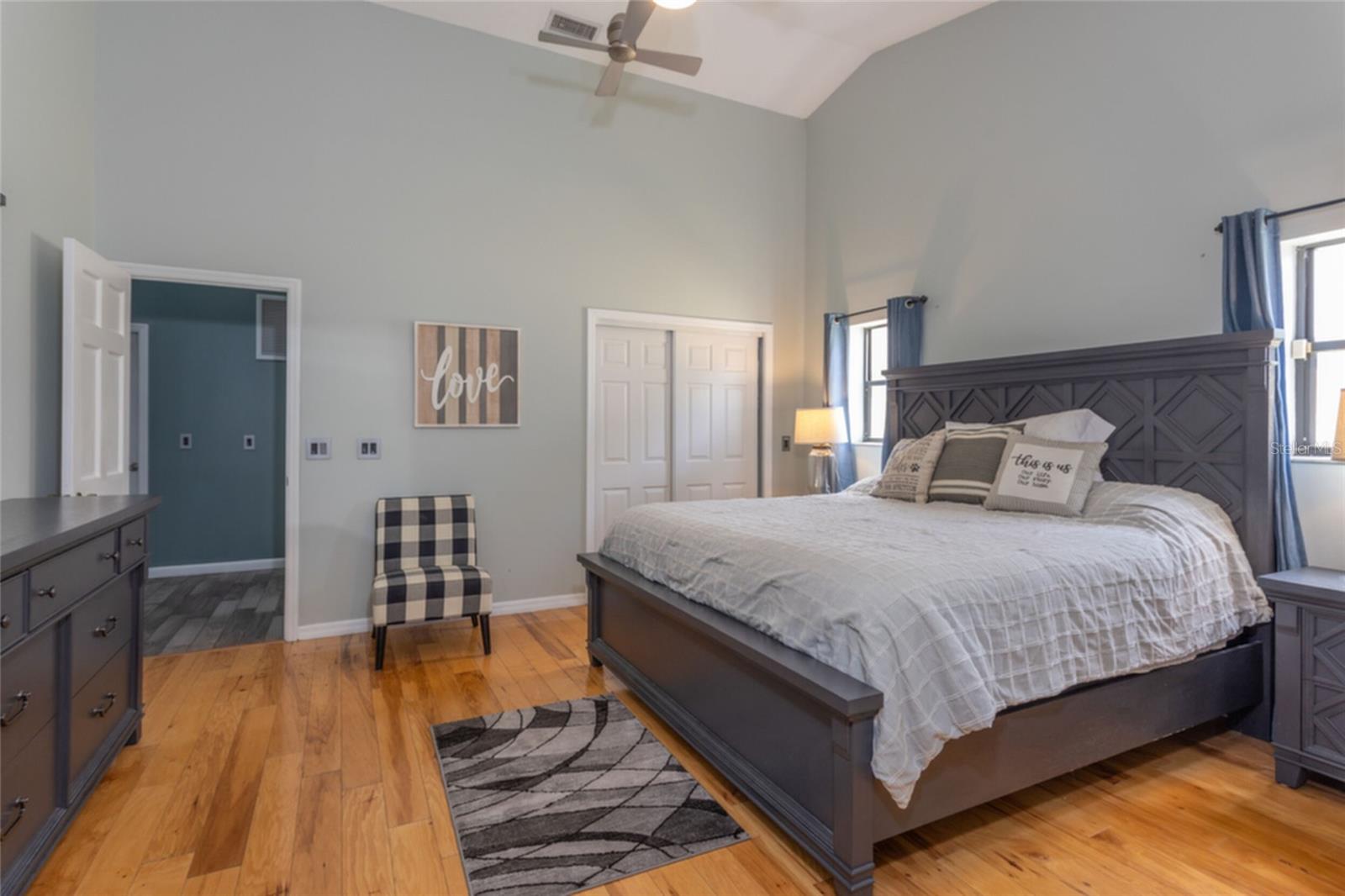 Image 26 of 33 For 18 Classic Court S