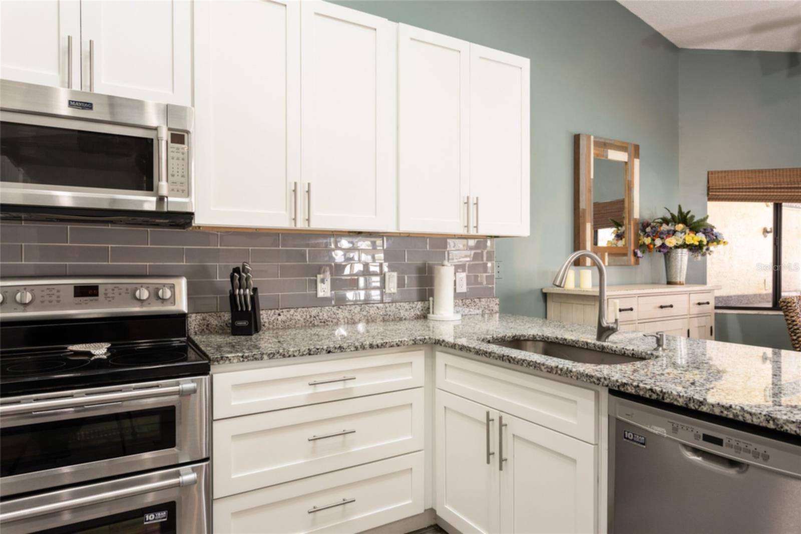 Image 8 of 33 For 18 Classic Court S