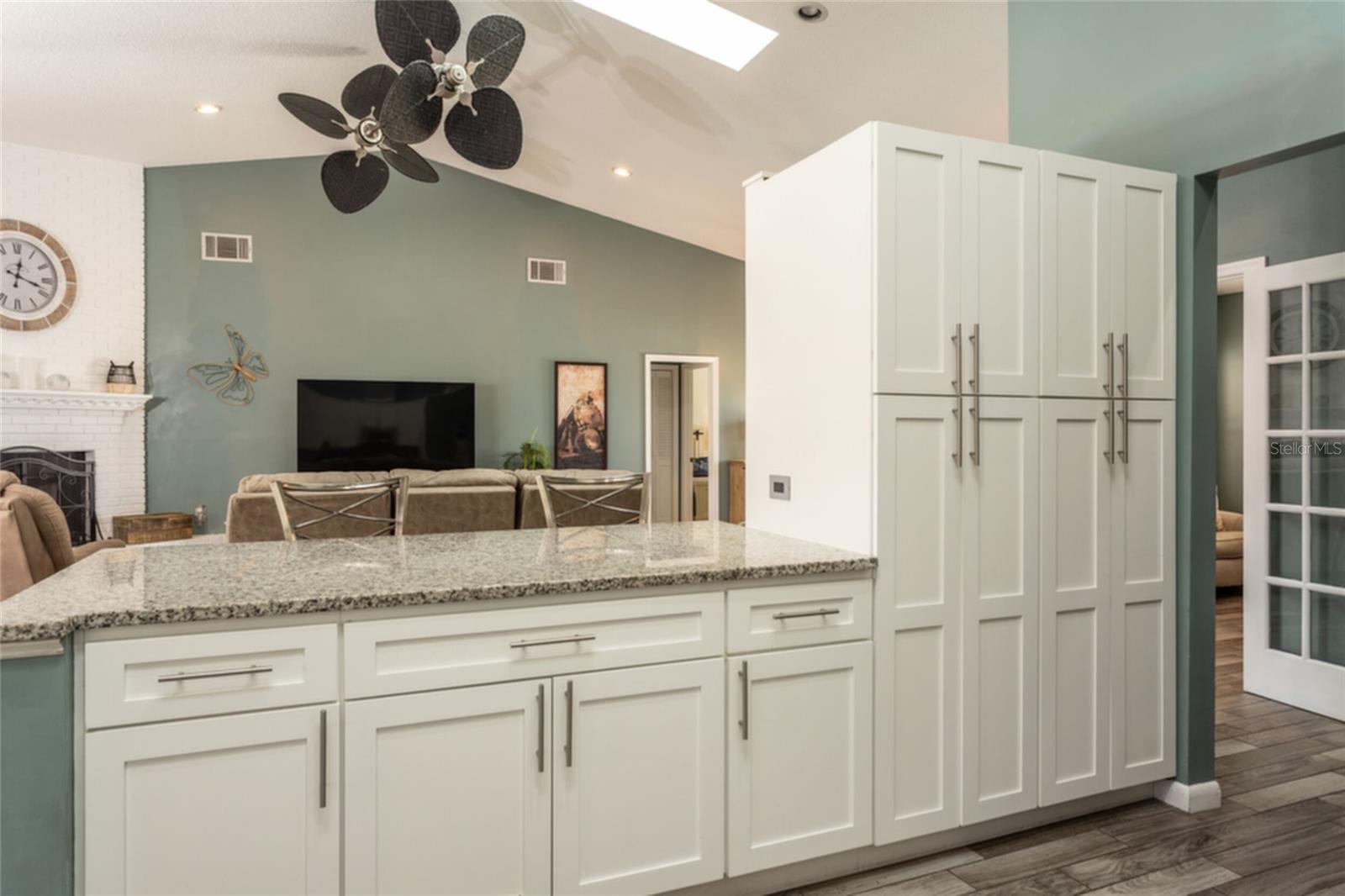 Image 9 of 33 For 18 Classic Court S