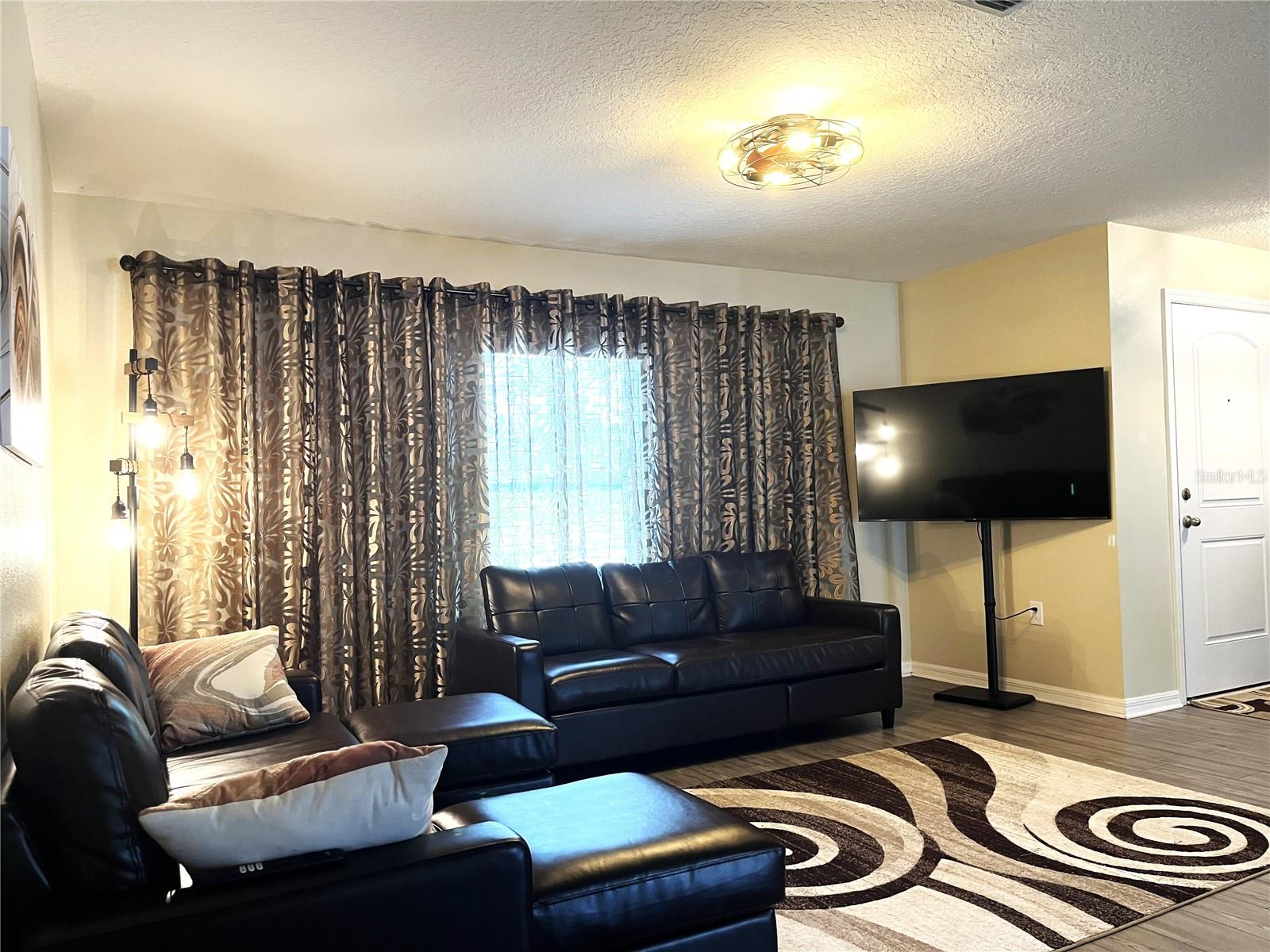 Image 5 of 28 For 37 Rickenbacker Drive