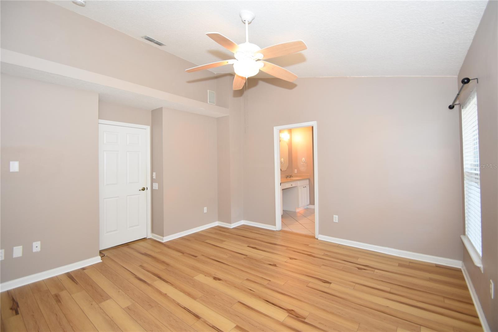 Image 13 of 38 For 11 Deerfield Court