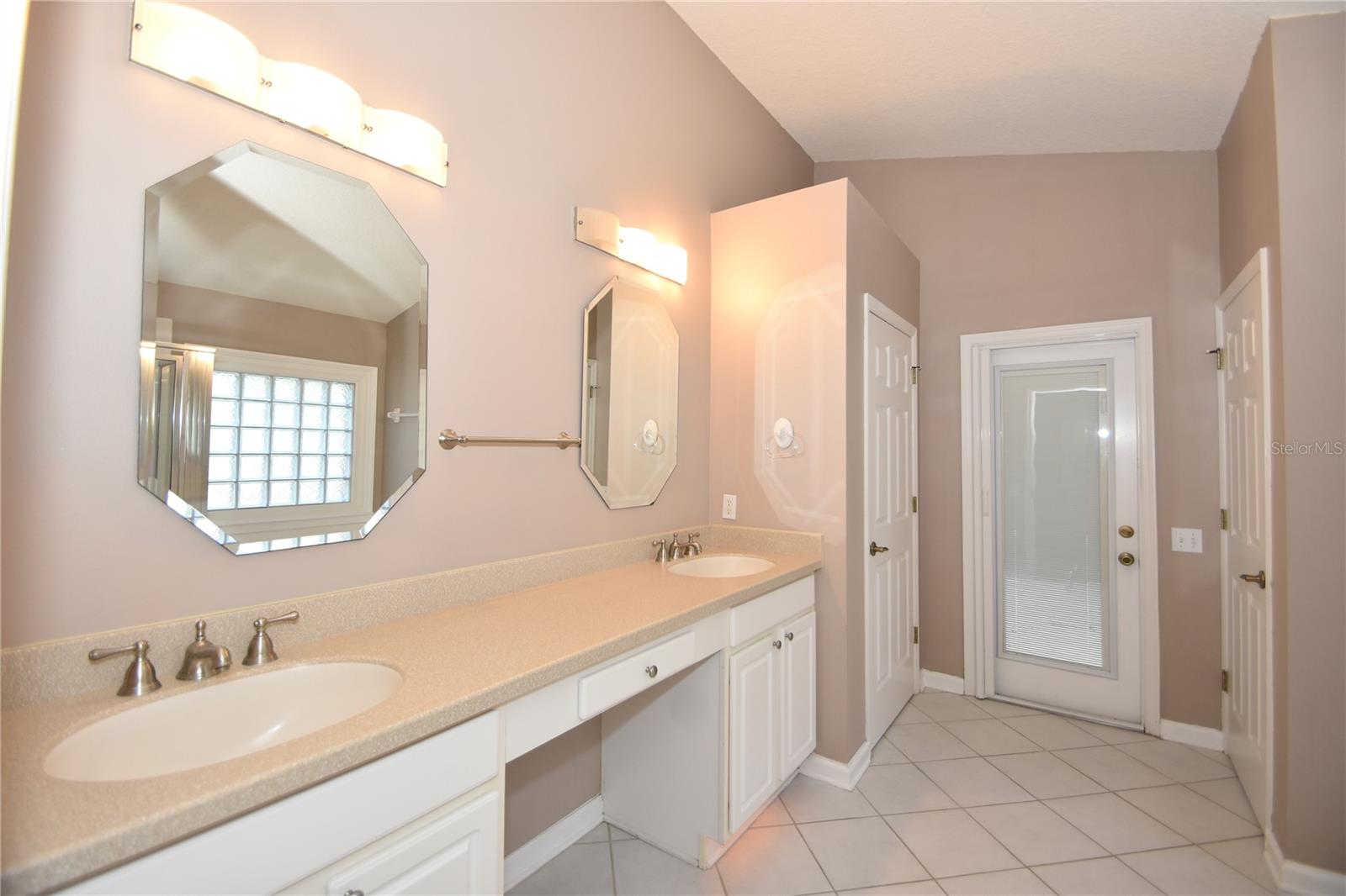 Image 14 of 38 For 11 Deerfield Court
