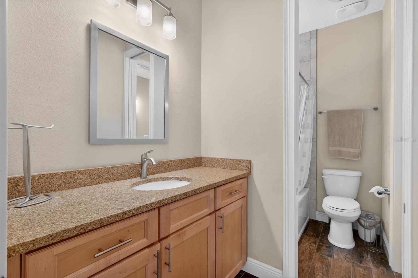 Image 31 of 76 For 1806 Glenwood Oaks Lane