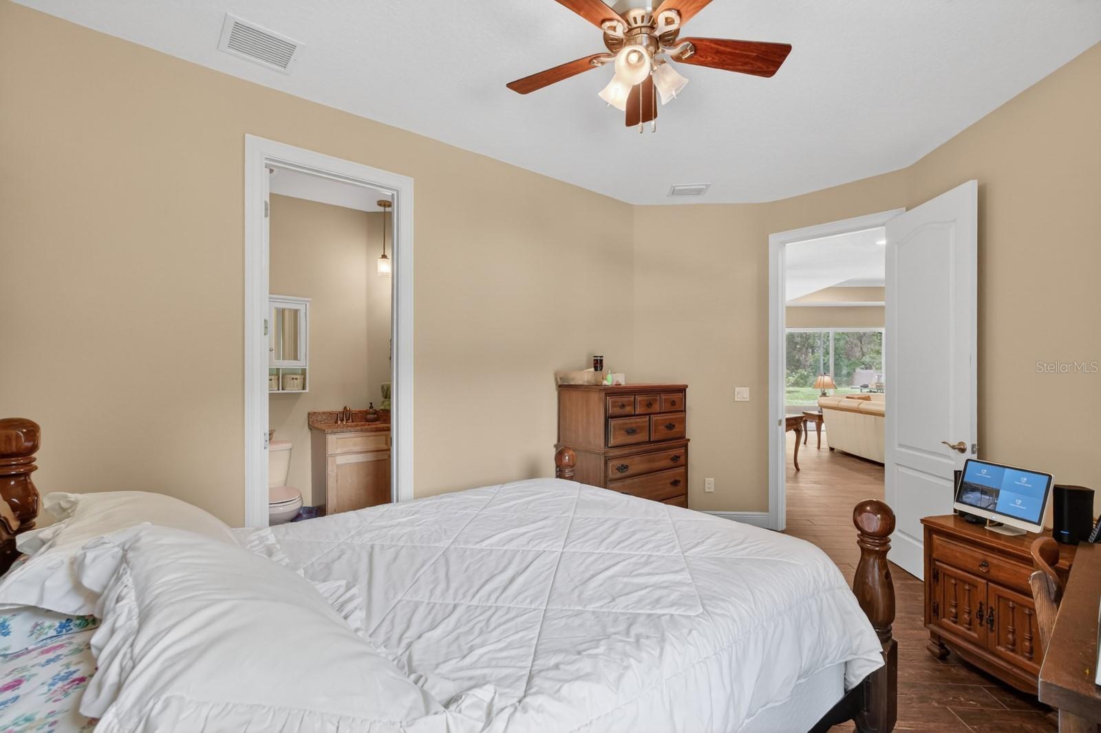 Image 37 of 76 For 1806 Glenwood Oaks Lane