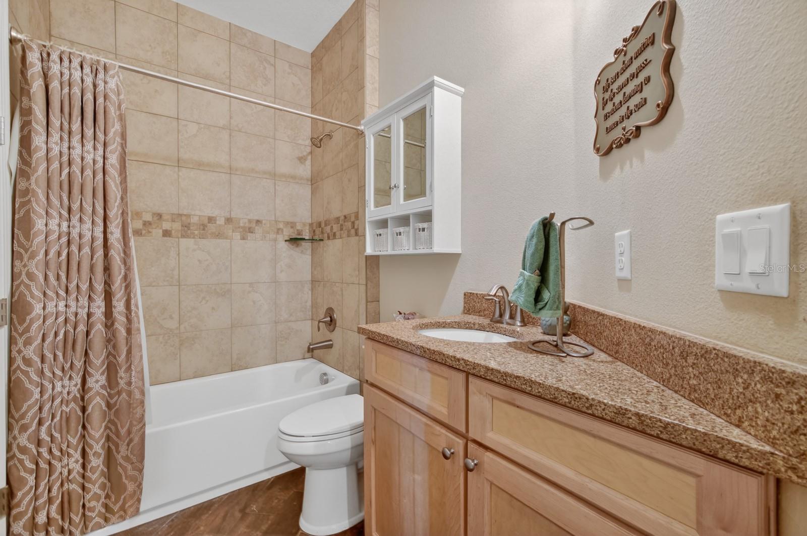 Image 39 of 76 For 1806 Glenwood Oaks Lane