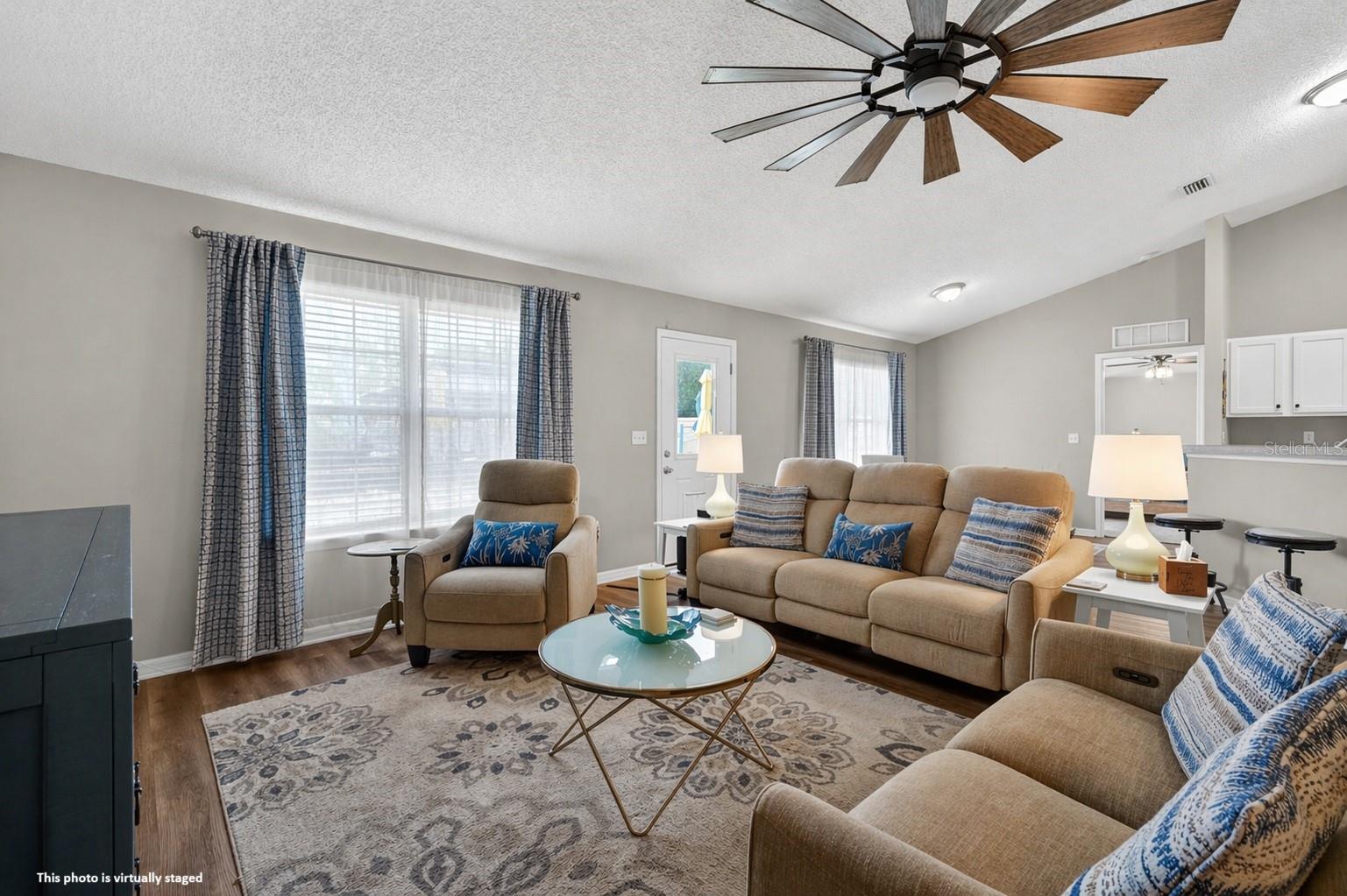 Image 11 of 39 For 27 Lyndenhurst Lane