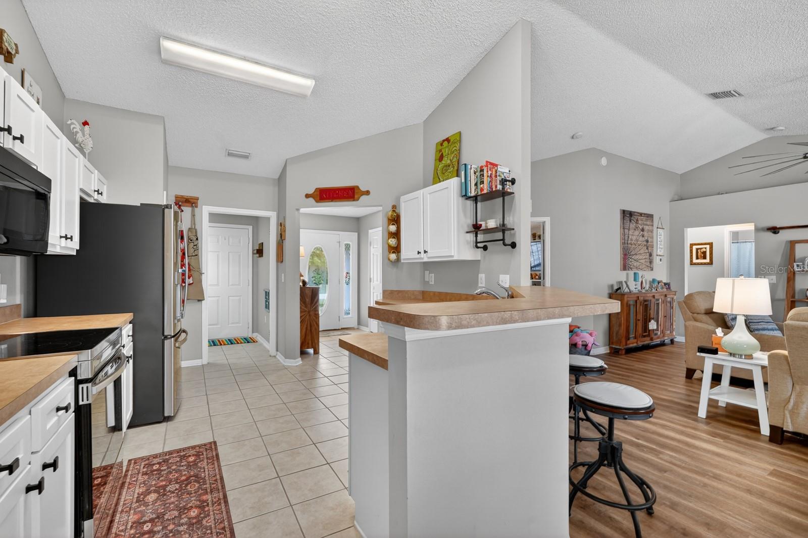 Image 14 of 39 For 27 Lyndenhurst Lane