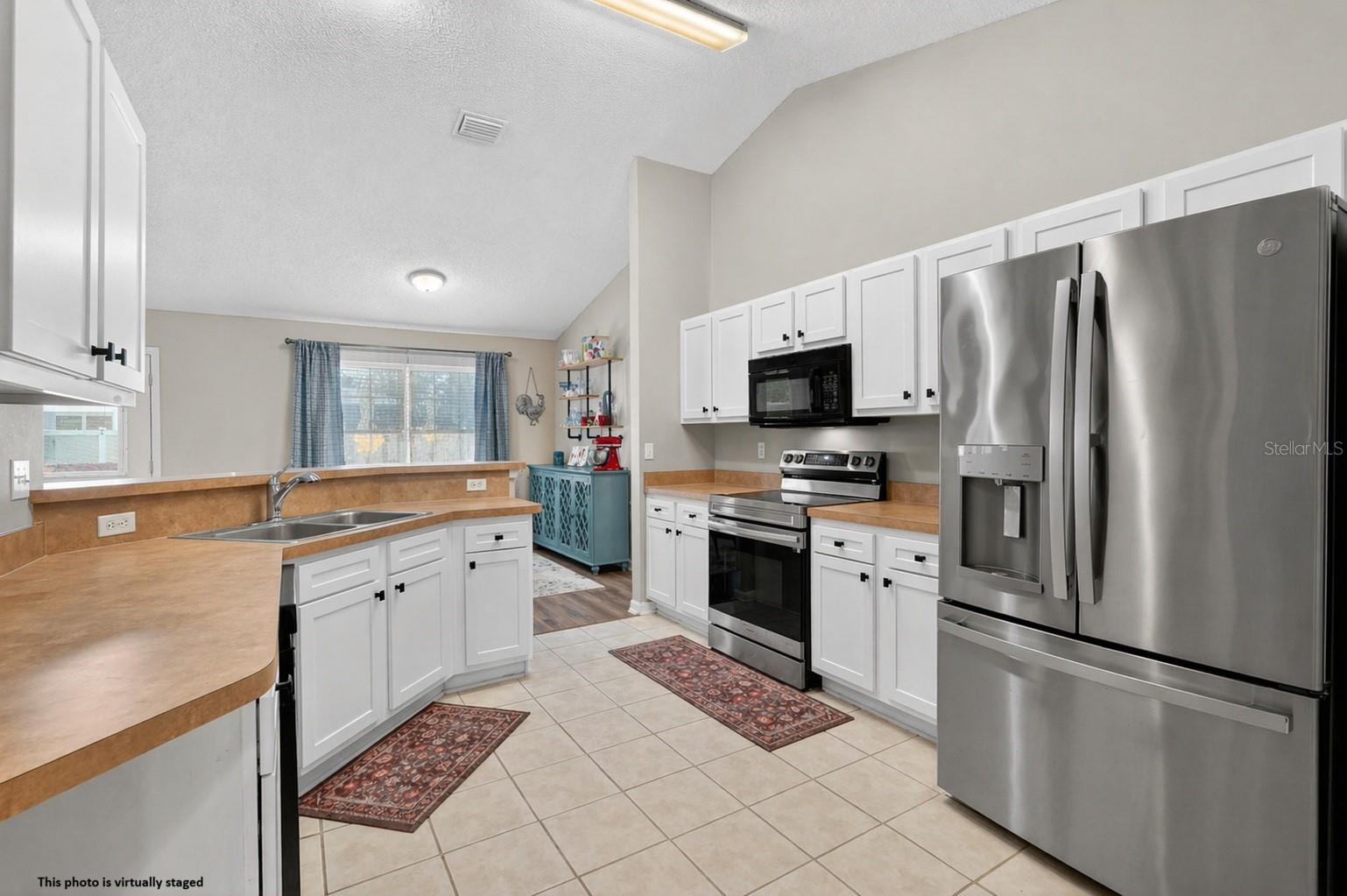 Image 15 of 39 For 27 Lyndenhurst Lane