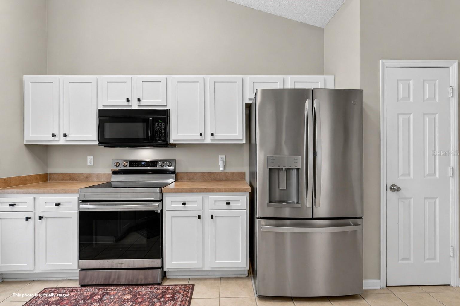 Image 16 of 39 For 27 Lyndenhurst Lane