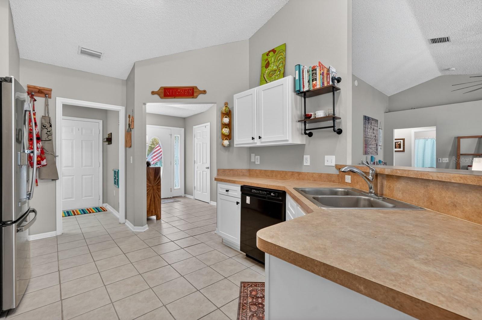 Image 17 of 39 For 27 Lyndenhurst Lane