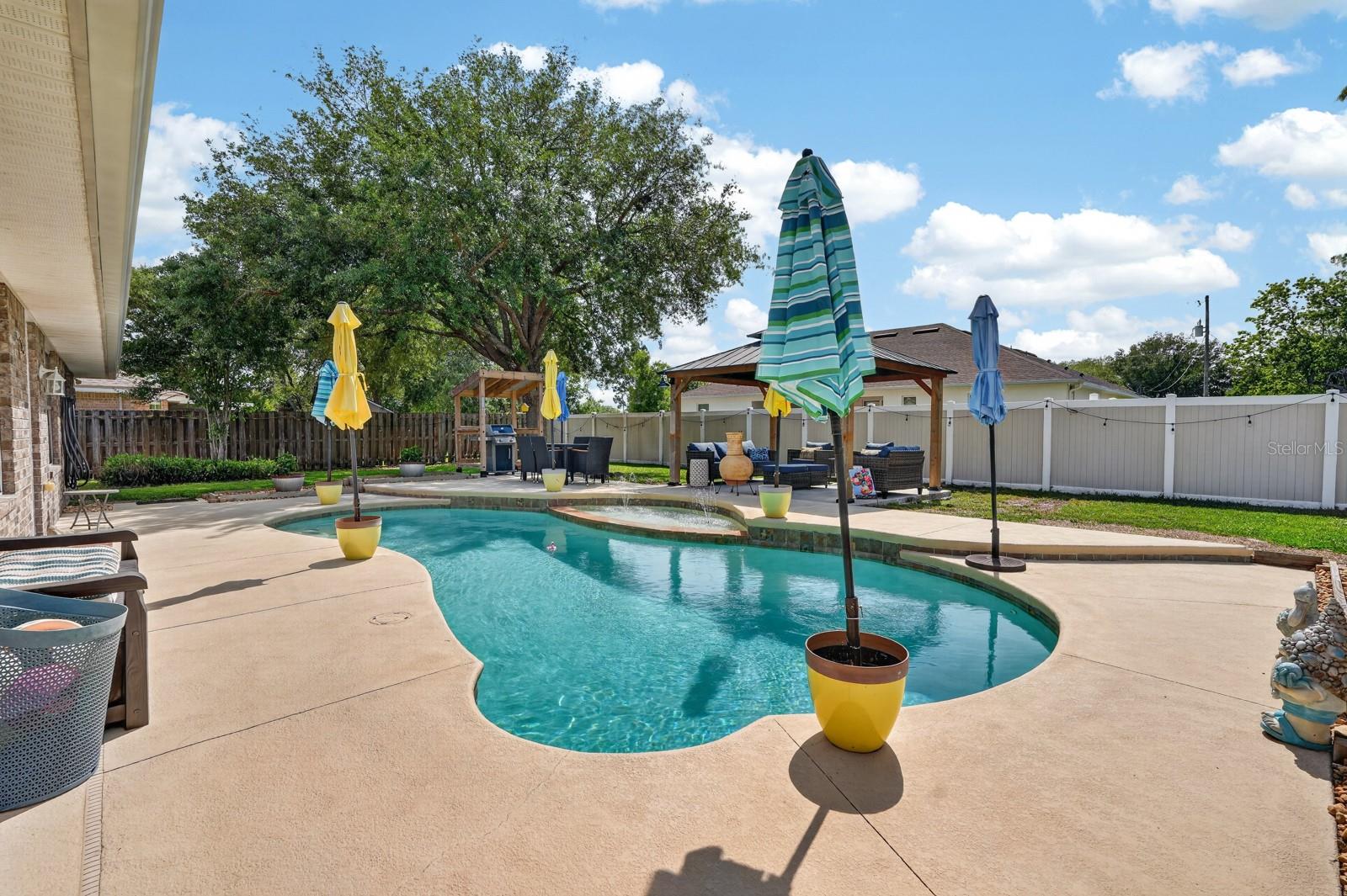 Image 2 of 39 For 27 Lyndenhurst Lane