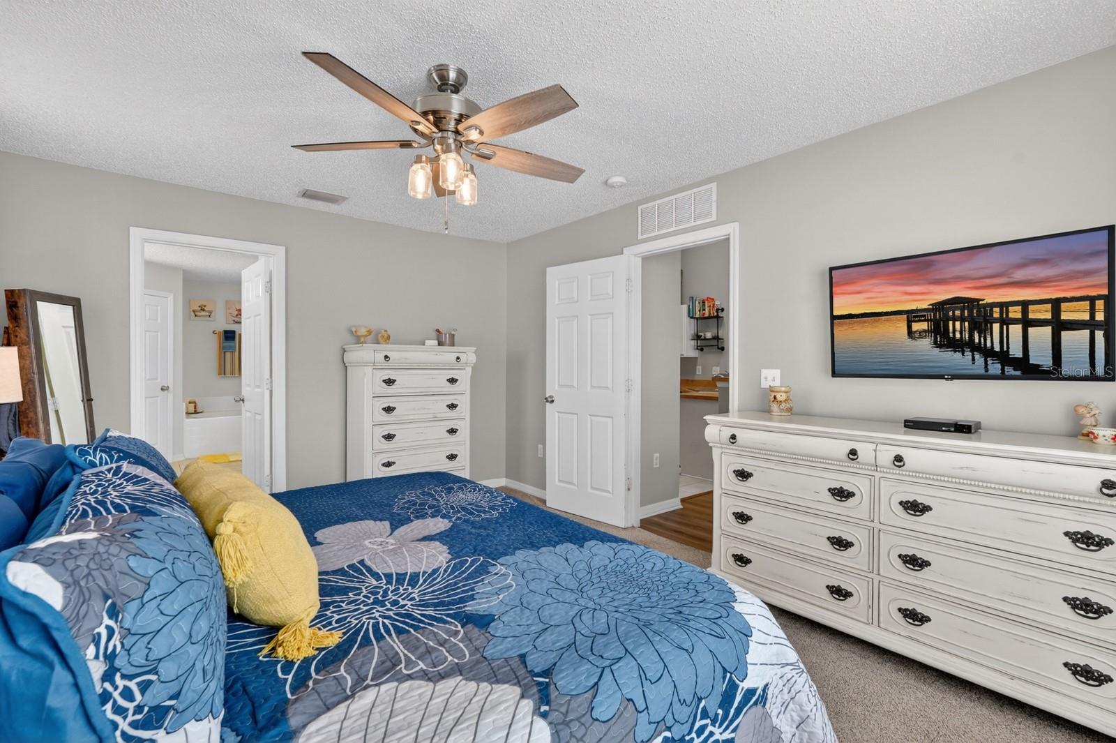 Image 20 of 39 For 27 Lyndenhurst Lane