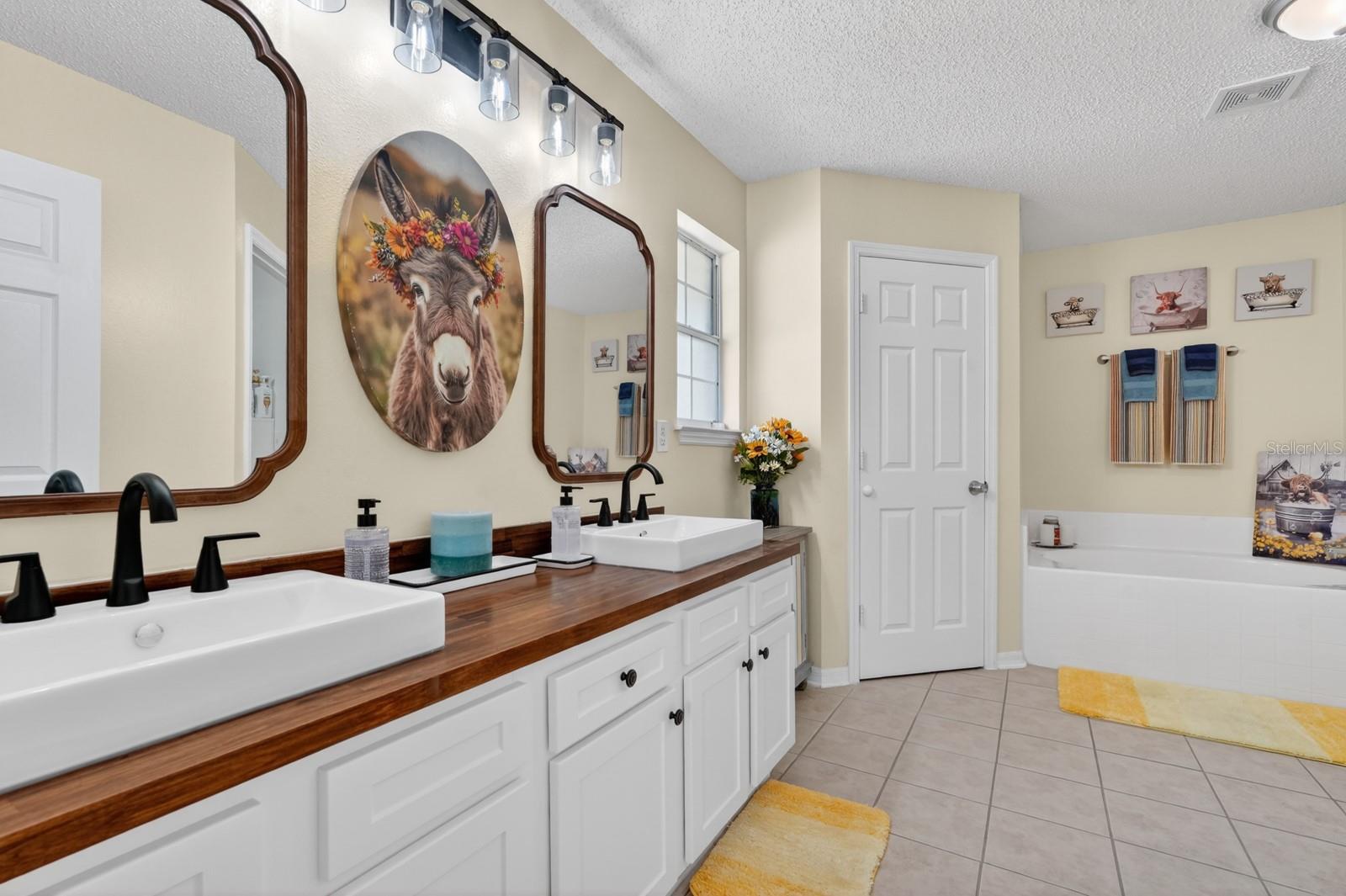 Image 21 of 39 For 27 Lyndenhurst Lane