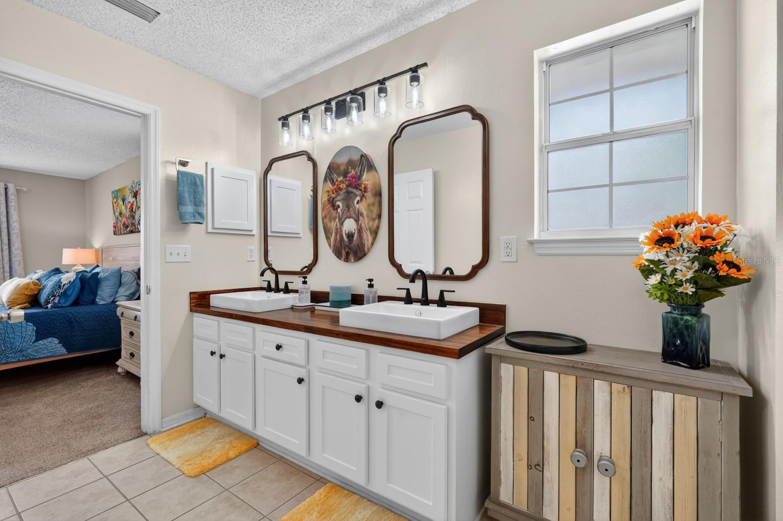 Image 22 of 39 For 27 Lyndenhurst Lane