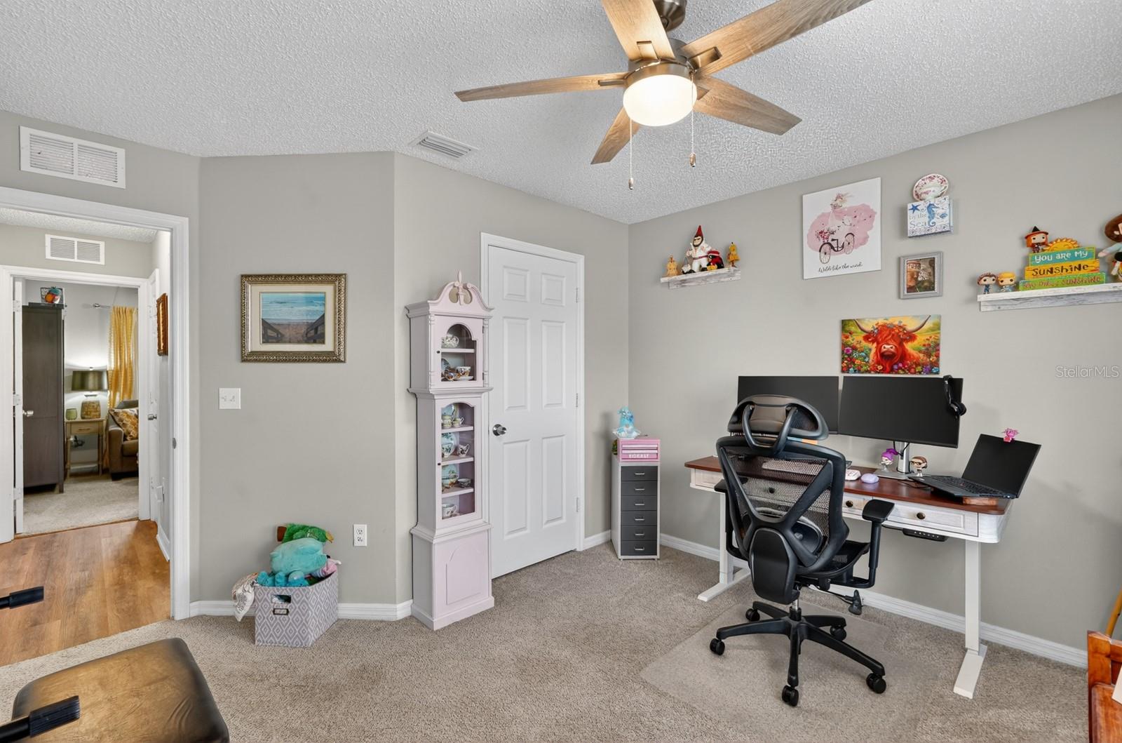 Image 27 of 39 For 27 Lyndenhurst Lane