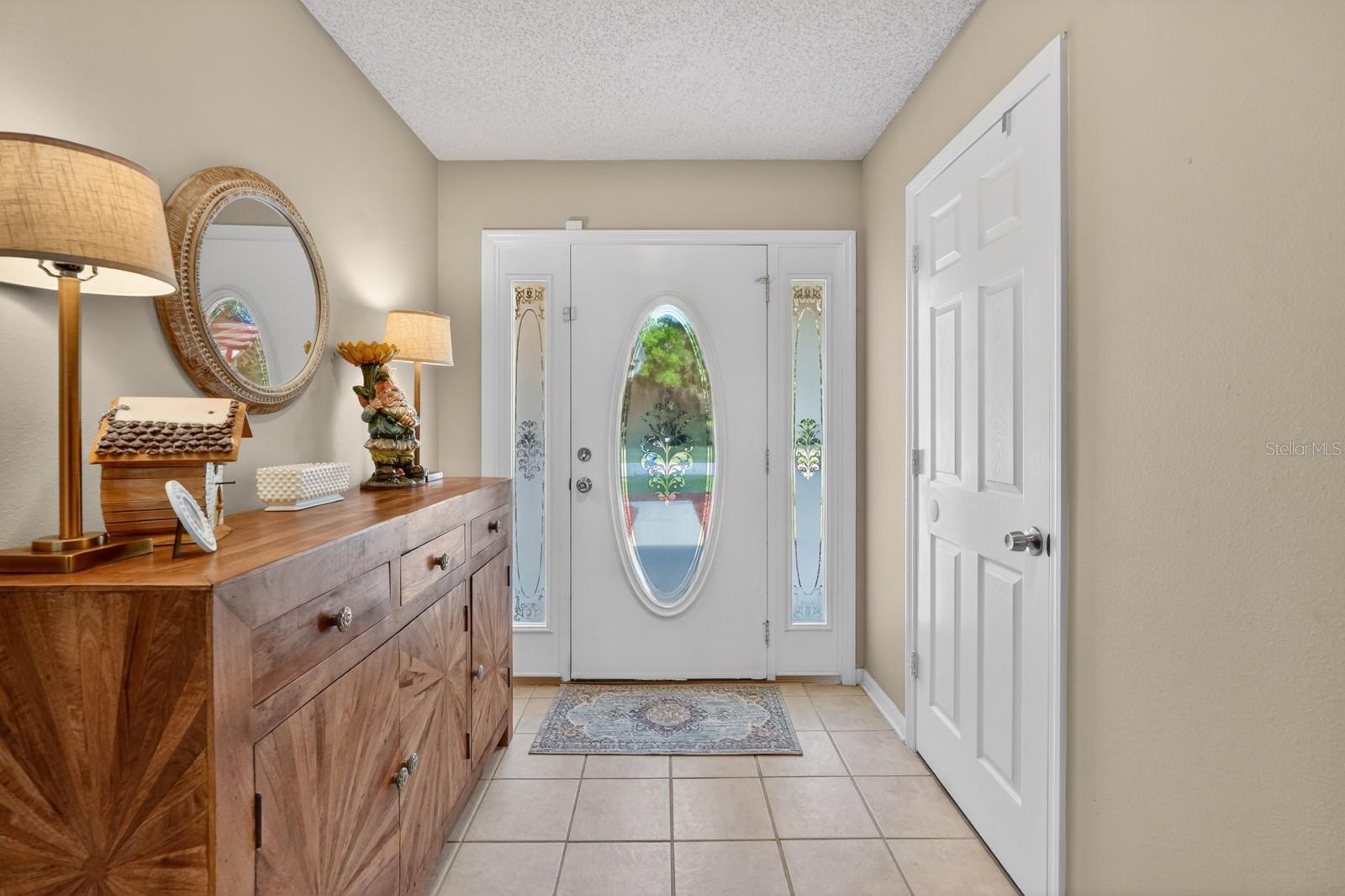 Image 7 of 39 For 27 Lyndenhurst Lane