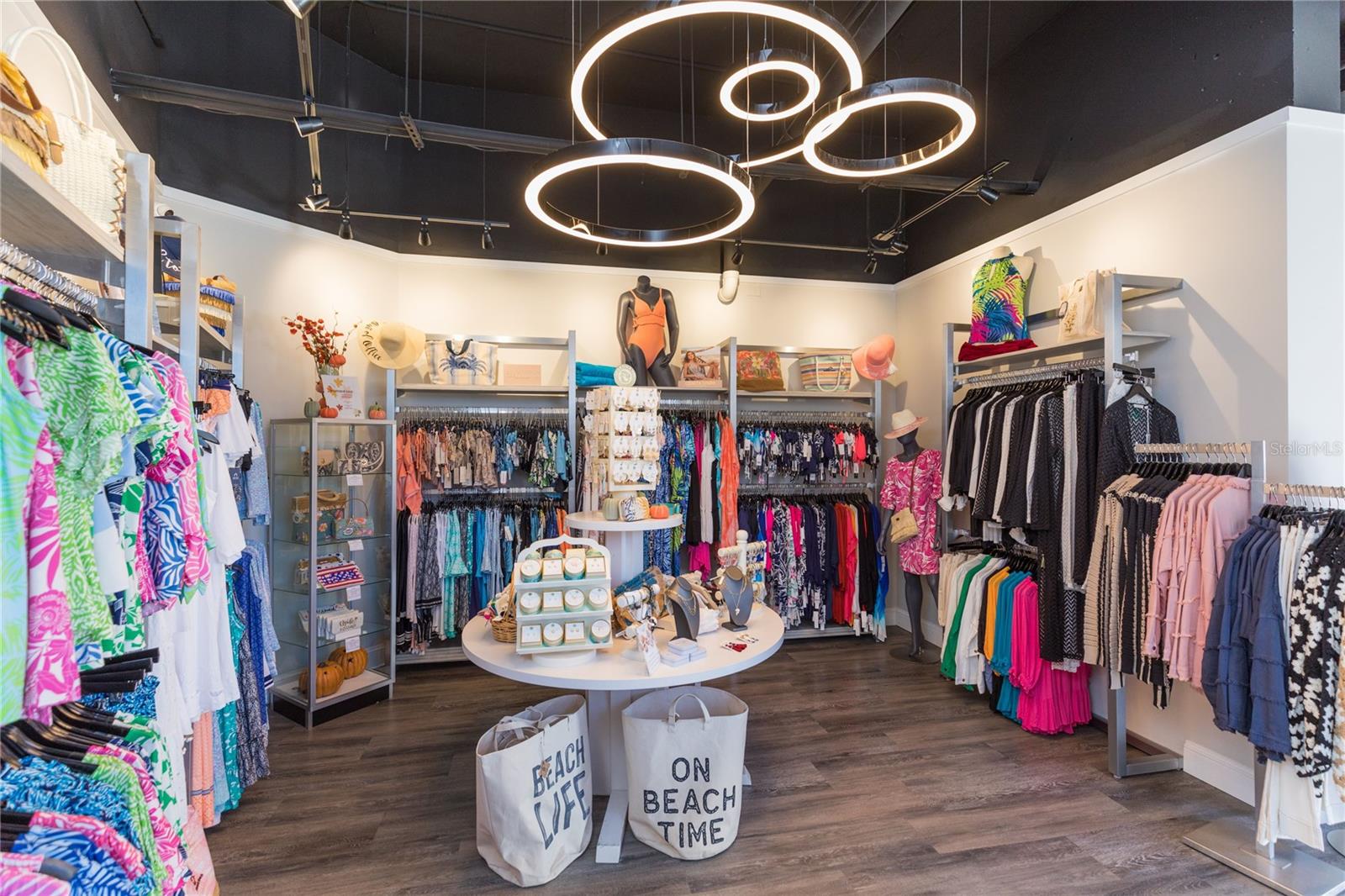 Image 26 of 35 For 200 Ocean Crest Dr  233