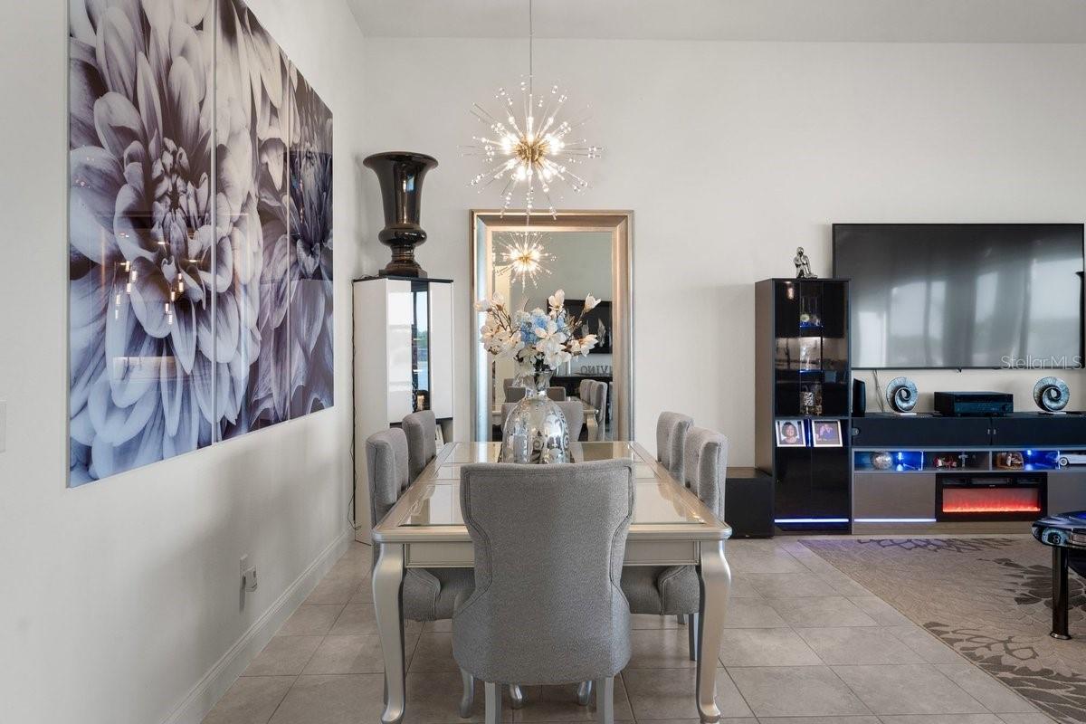 Image 11 of 84 For 260 Fuchsia Street