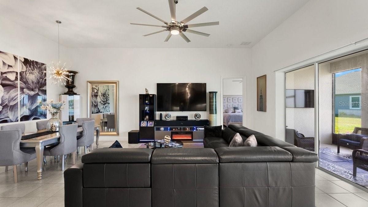 Image 12 of 84 For 260 Fuchsia Street