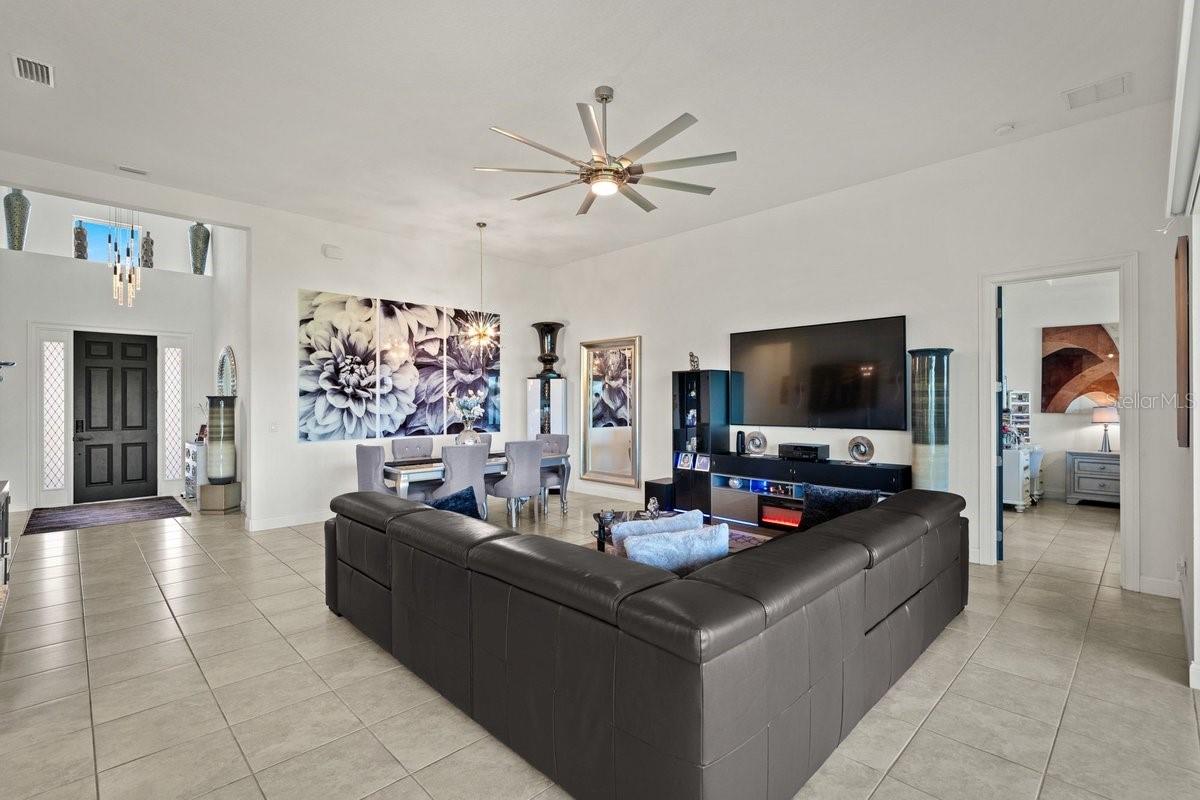 Image 13 of 84 For 260 Fuchsia Street