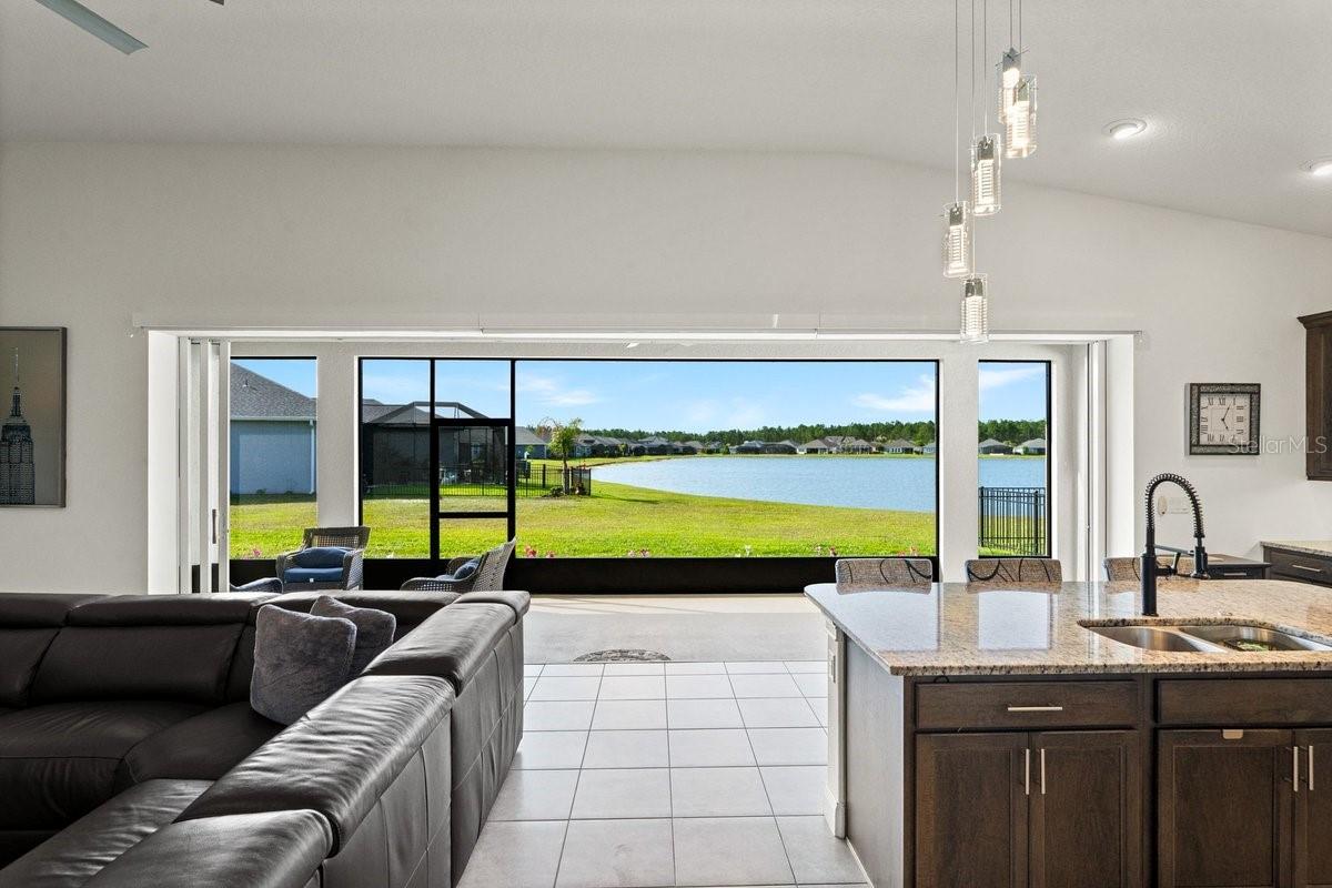 Image 18 of 84 For 260 Fuchsia Street