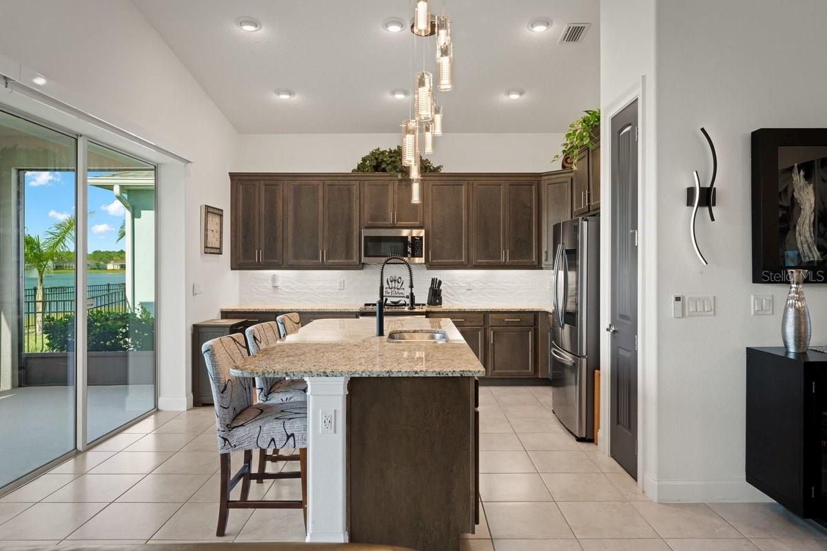 Image 20 of 84 For 260 Fuchsia Street