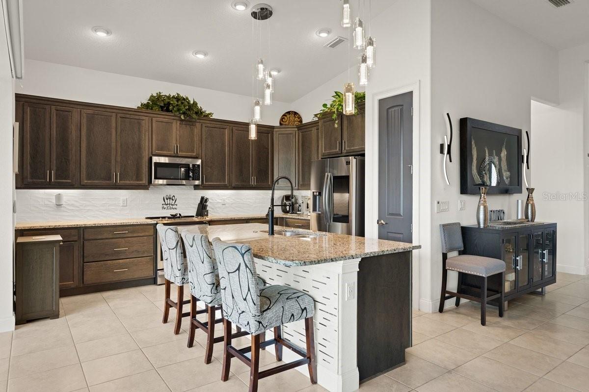 Image 21 of 84 For 260 Fuchsia Street