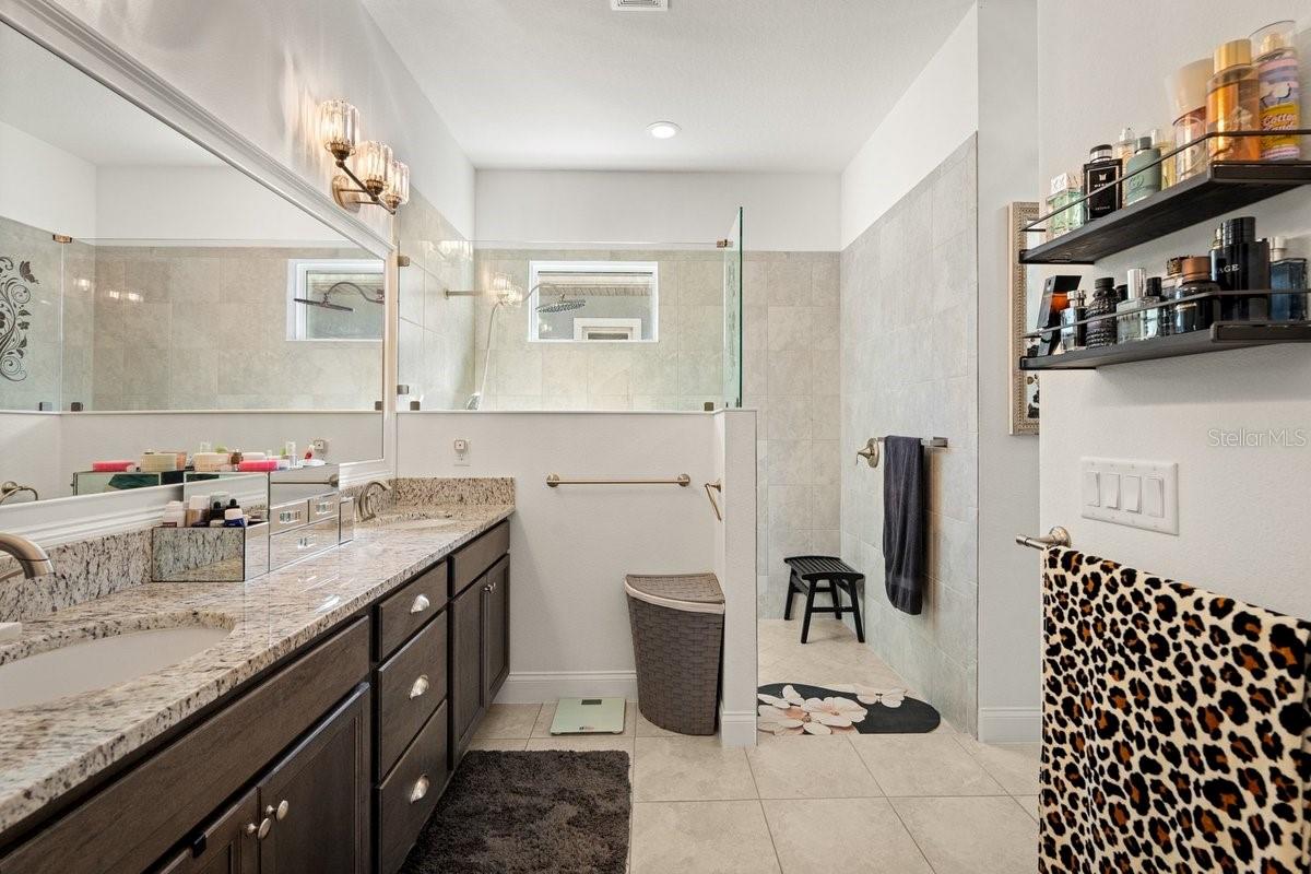 Image 37 of 84 For 260 Fuchsia Street