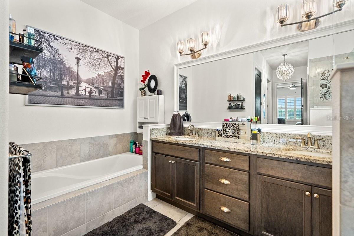 Image 39 of 84 For 260 Fuchsia Street