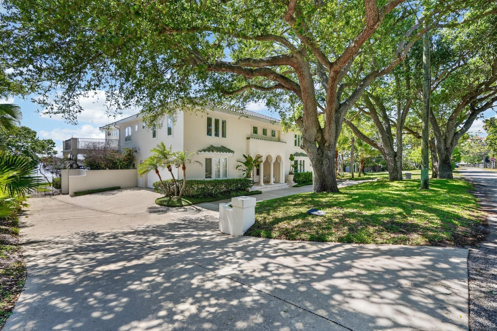 Image 11 of 68 For 70 Riverside Drive