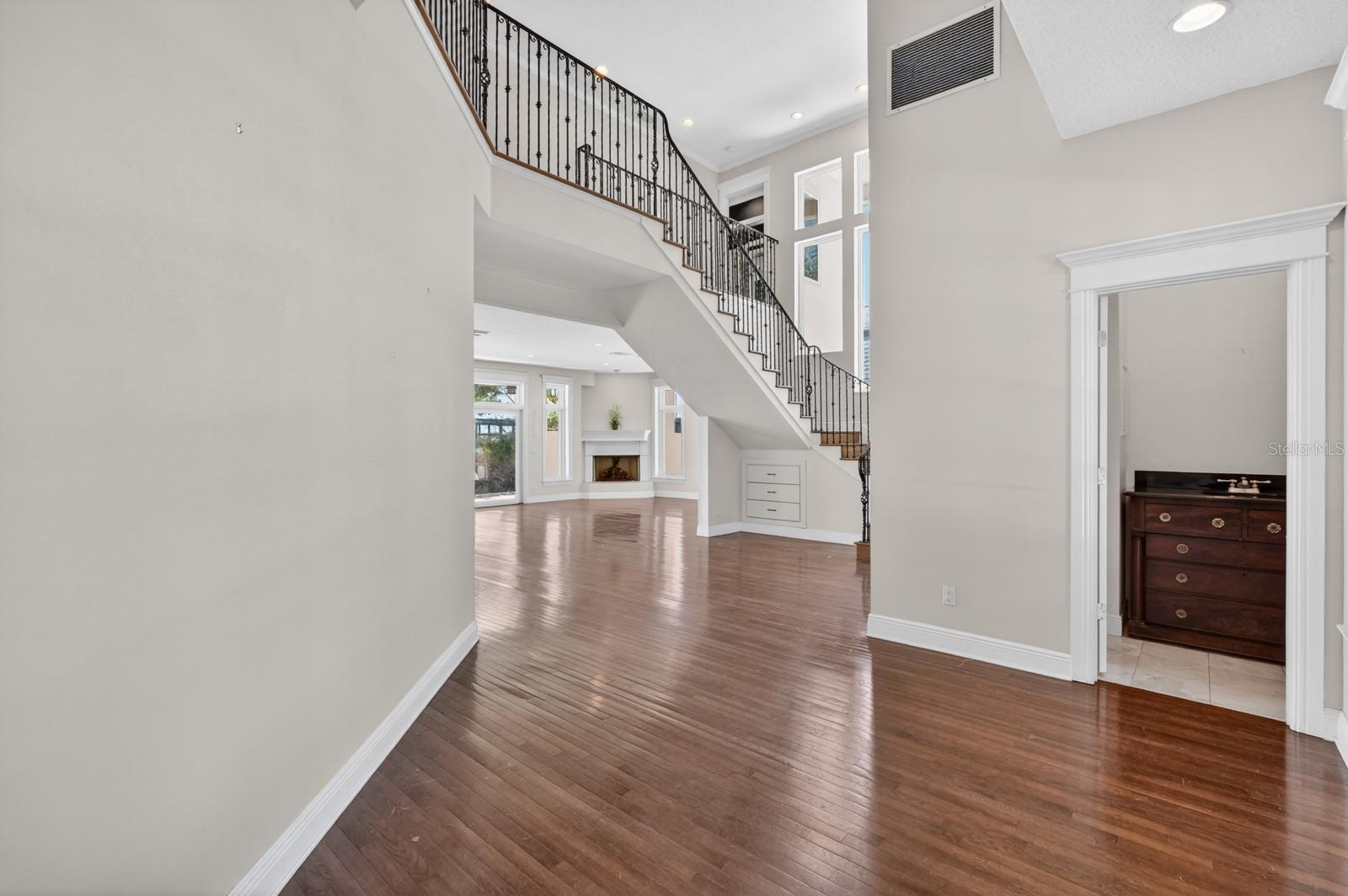 Image 18 of 68 For 70 Riverside Drive