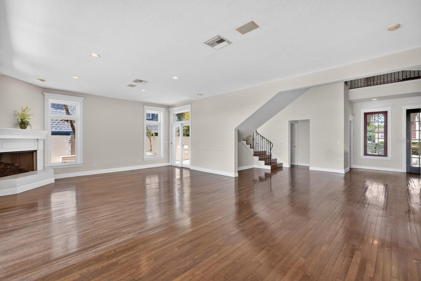 Image 20 of 68 For 70 Riverside Drive