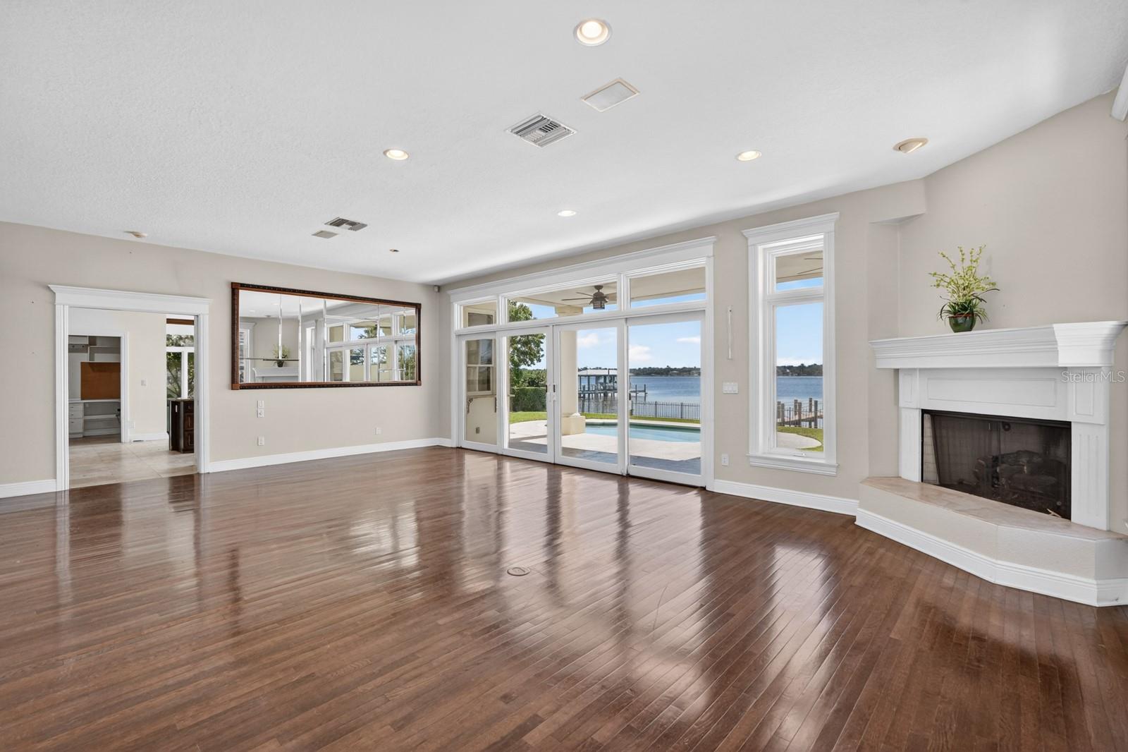 Image 22 of 68 For 70 Riverside Drive
