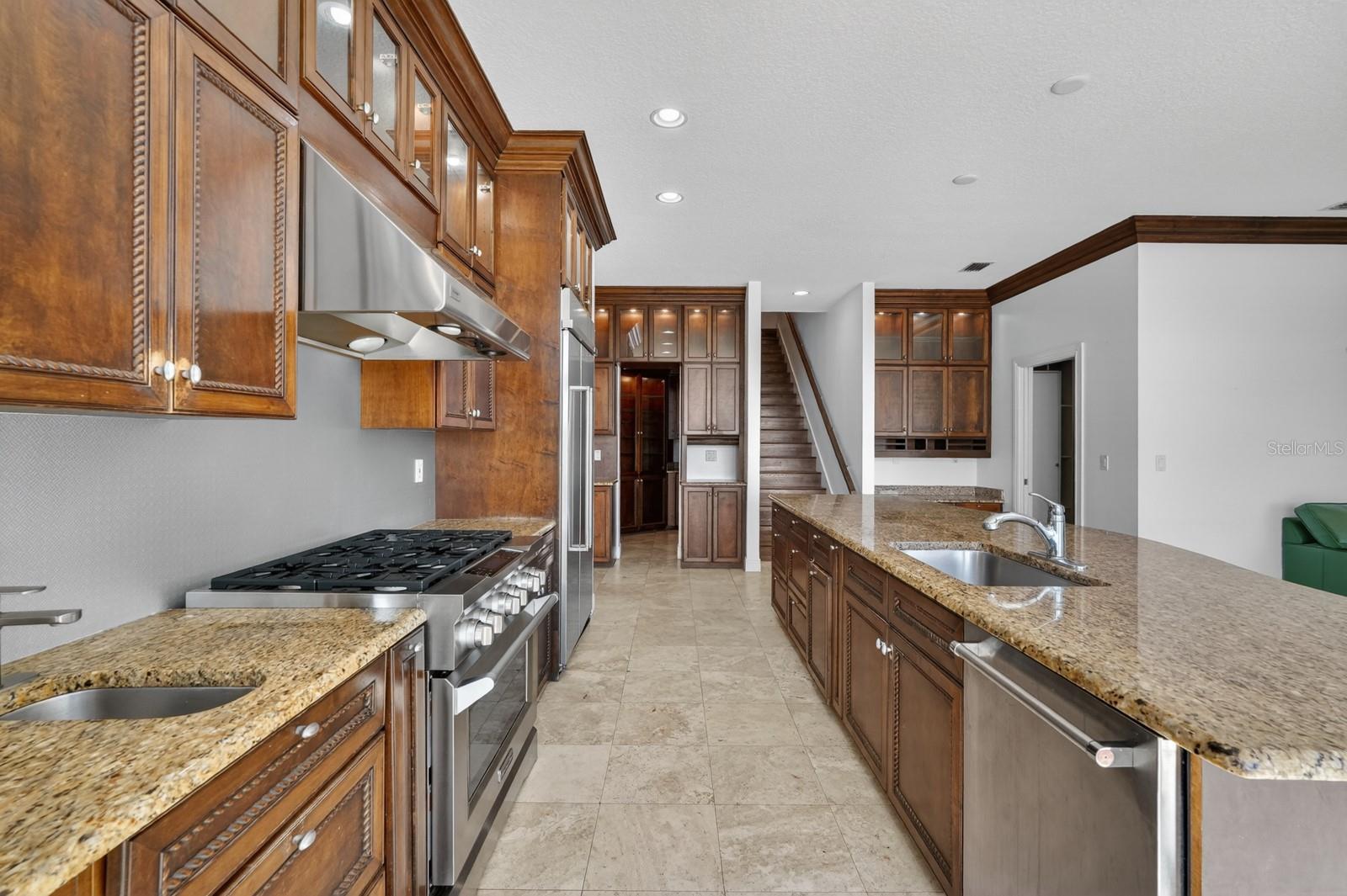 Image 31 of 68 For 70 Riverside Drive