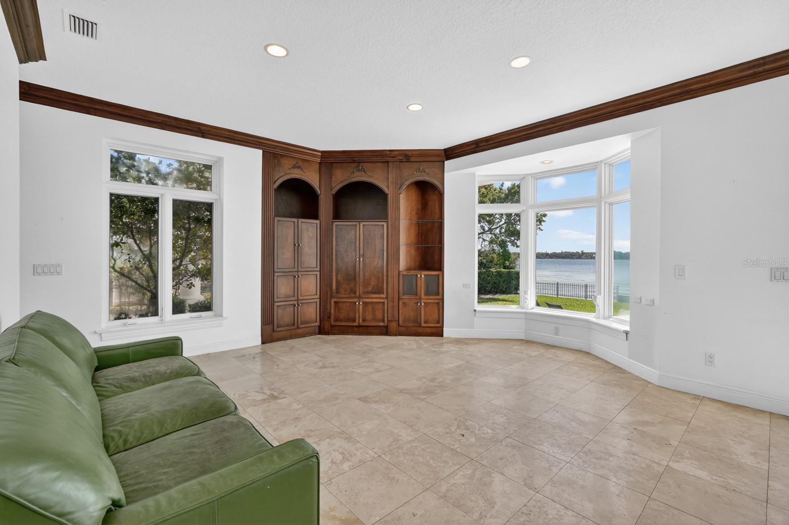 Image 35 of 68 For 70 Riverside Drive