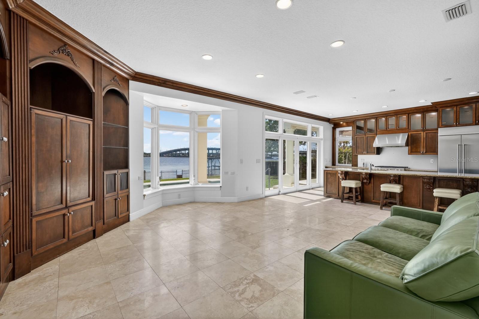 Image 36 of 68 For 70 Riverside Drive