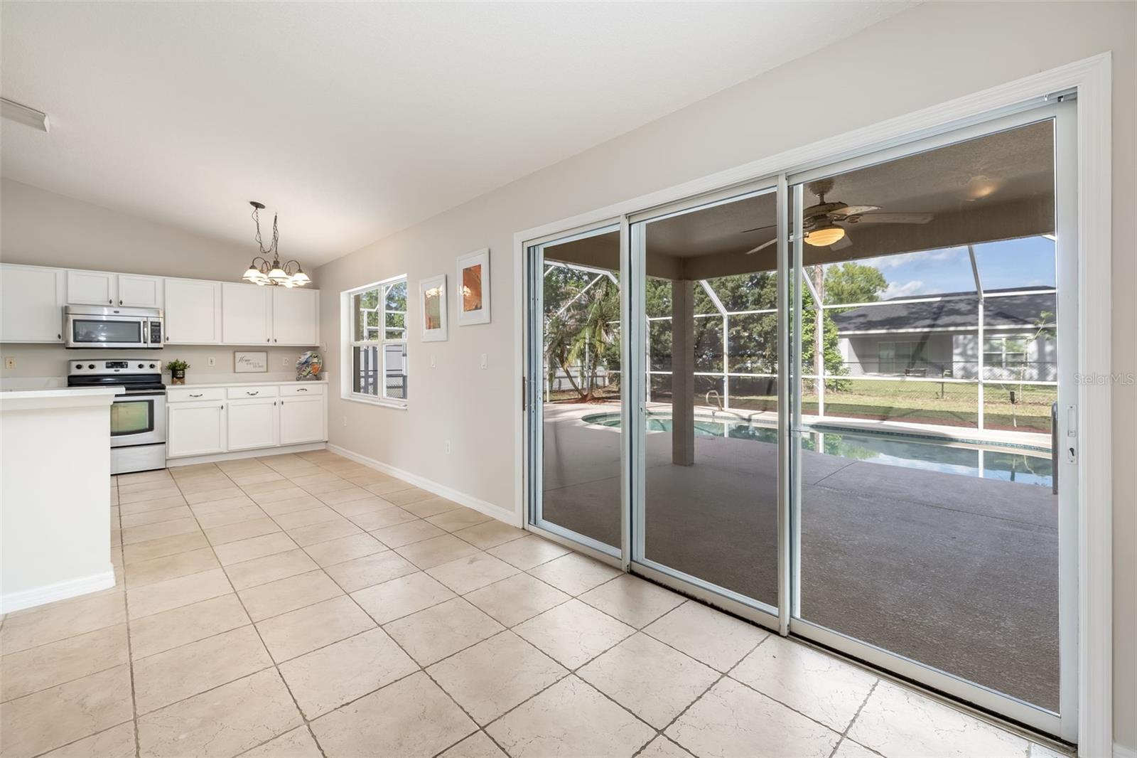 Image 17 of 66 For 19 Prestwick Lane